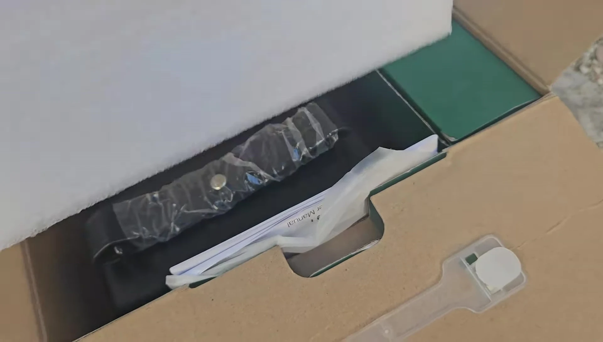 The power station with its carrying handle.