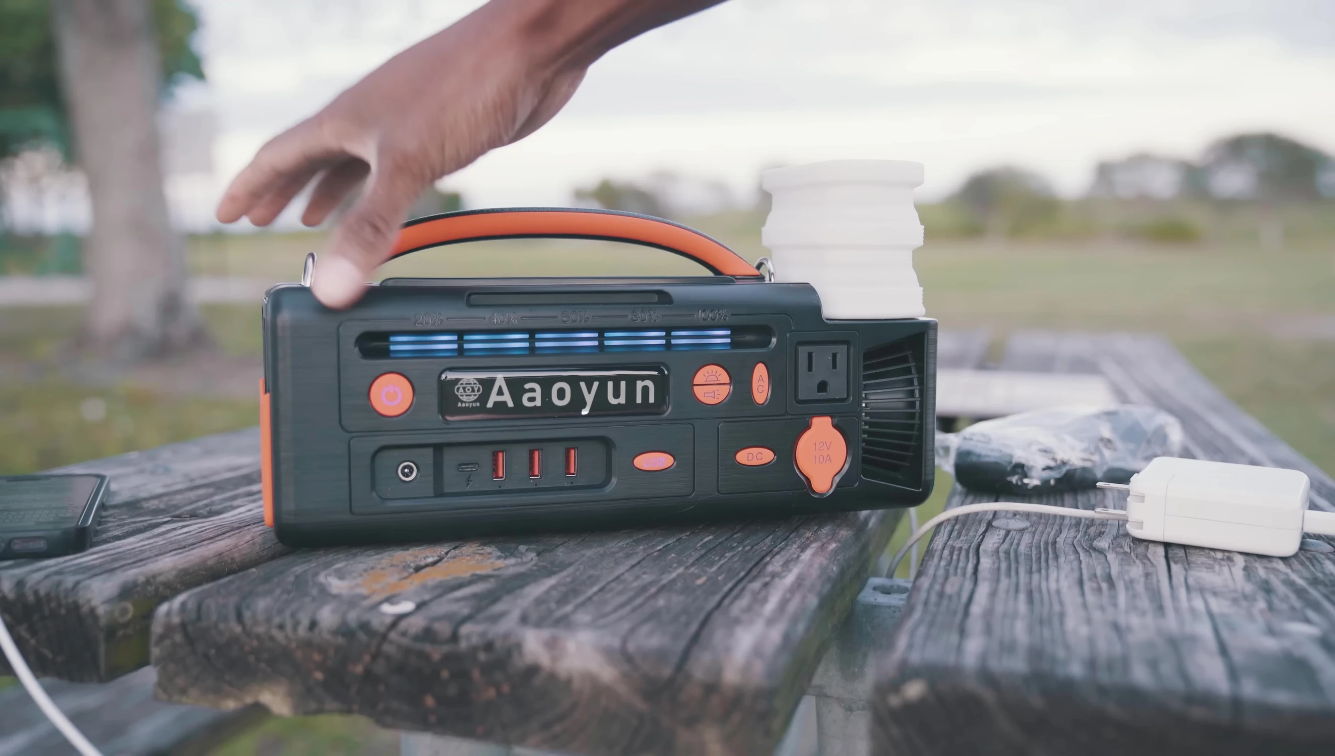 Close-up of the display showing the remaining battery life.