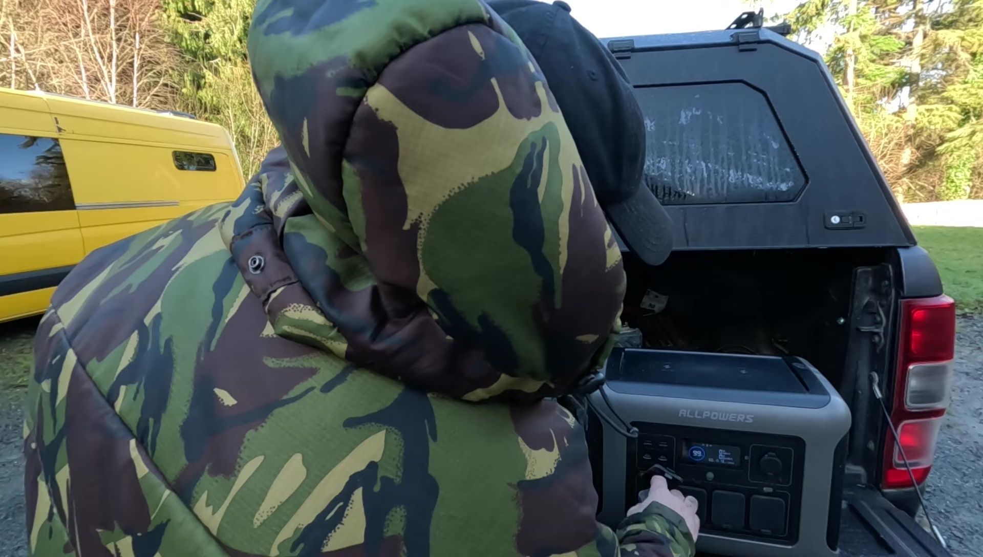 The ALLPOWERS R1500 powering a 900W power drill.