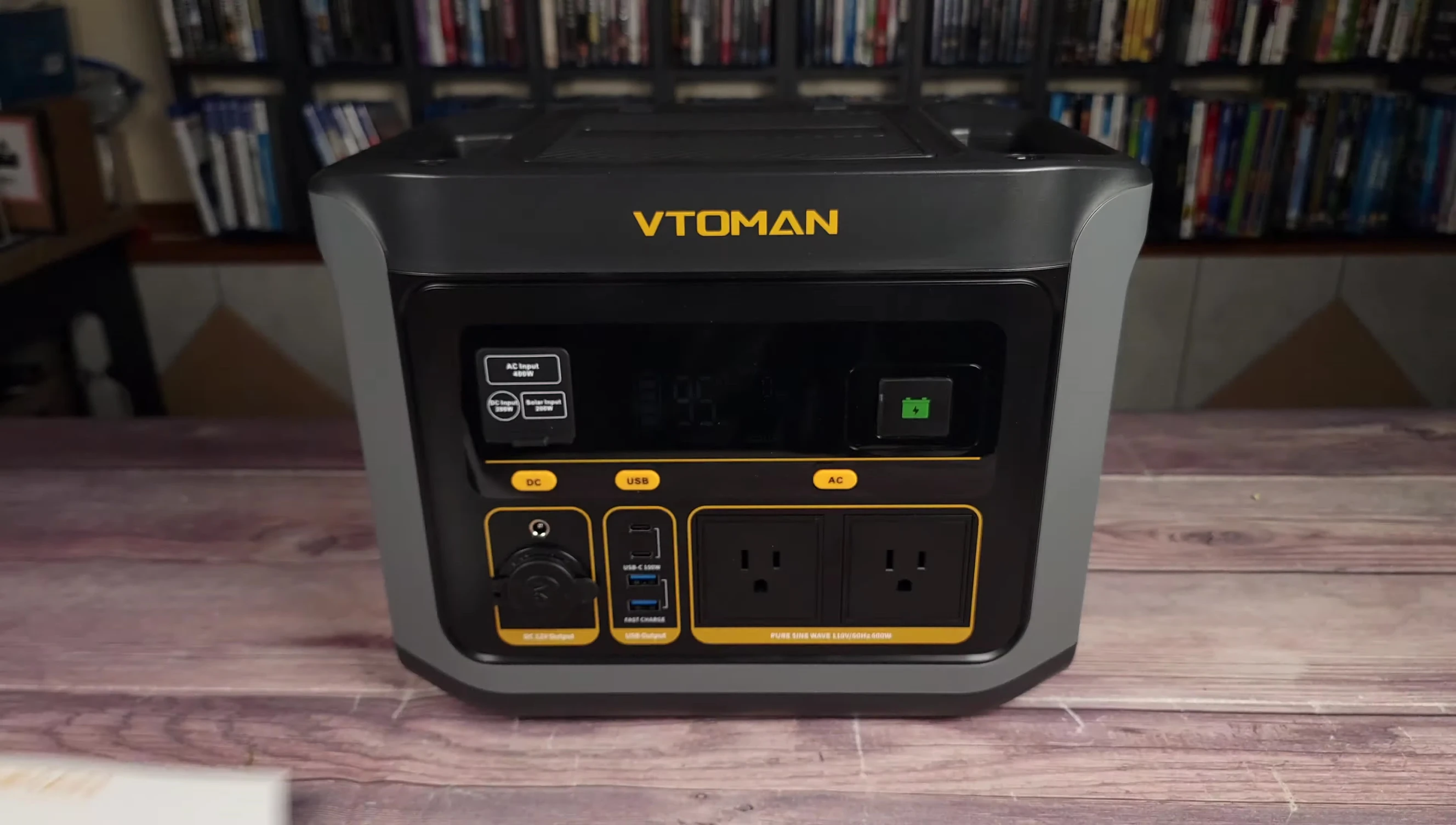 Unboxing the VTOMAN FlashSpeed 600, showing the contents.