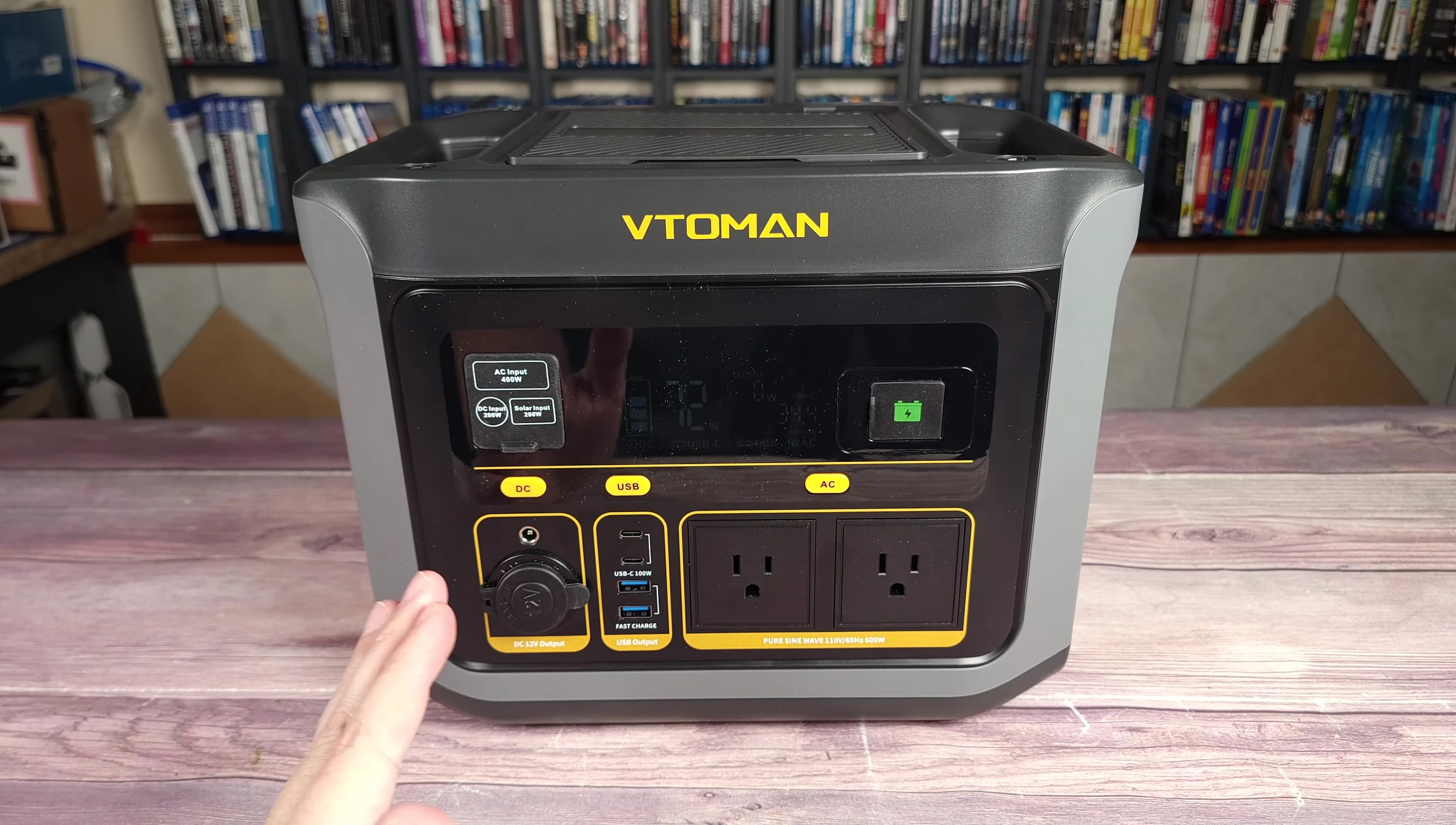 A final shot showing the VTOMAN FlashSpeed 600.