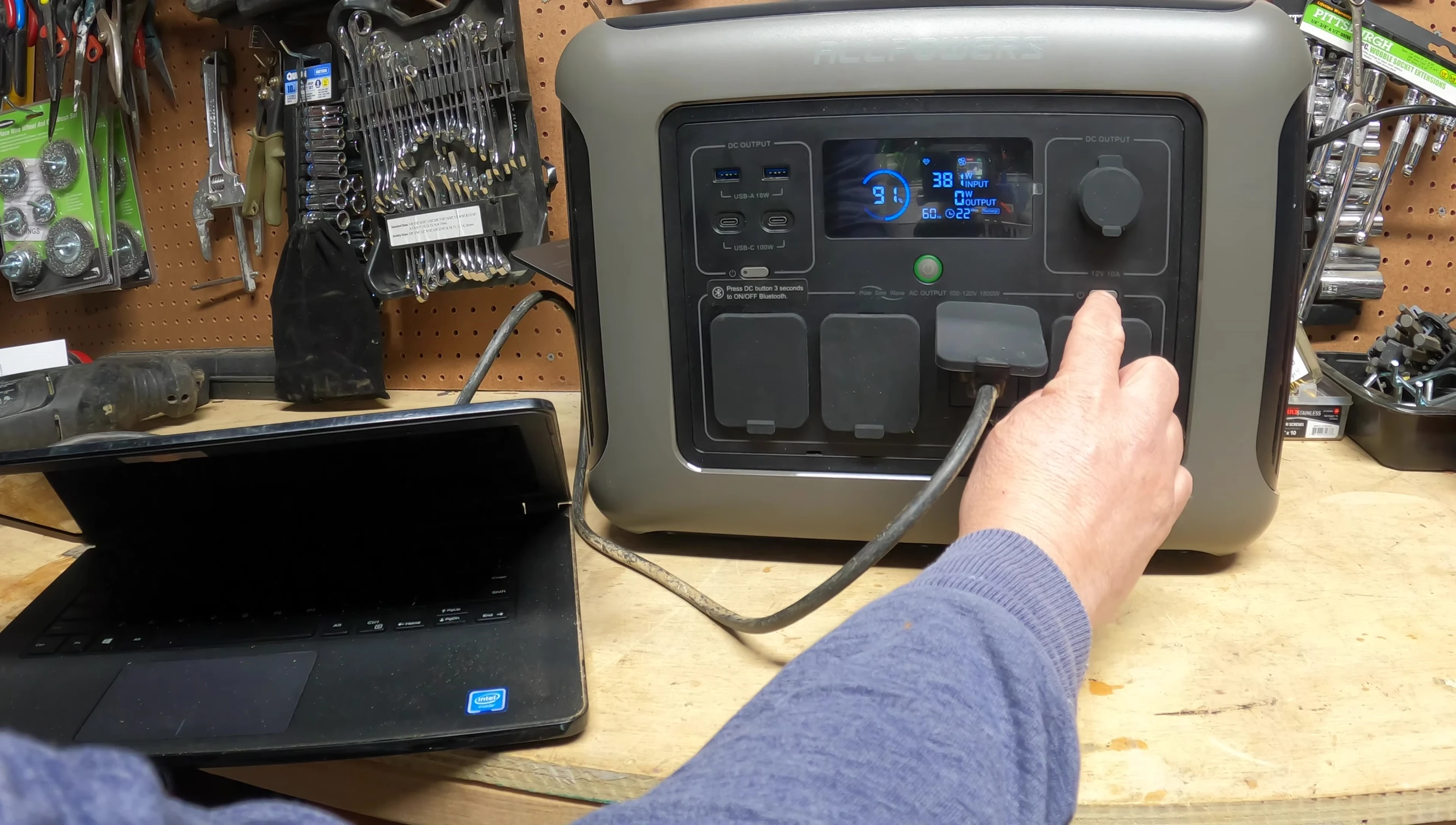 Demonstration of the UPS functionality with a laptop connected.
