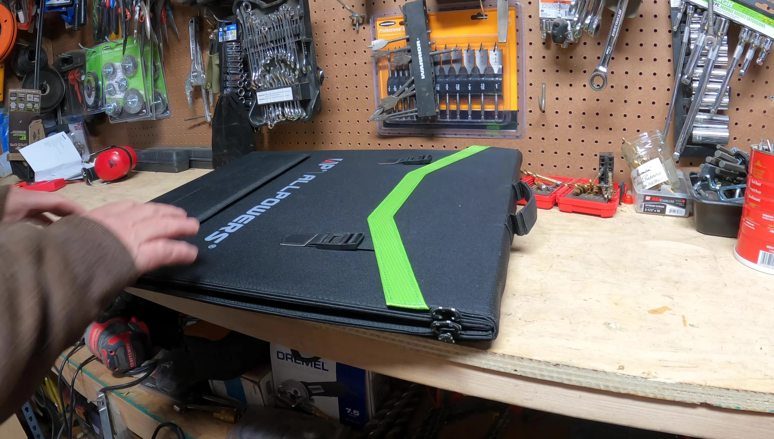 The foldable solar panel included with the ALLPOWERS R1500.