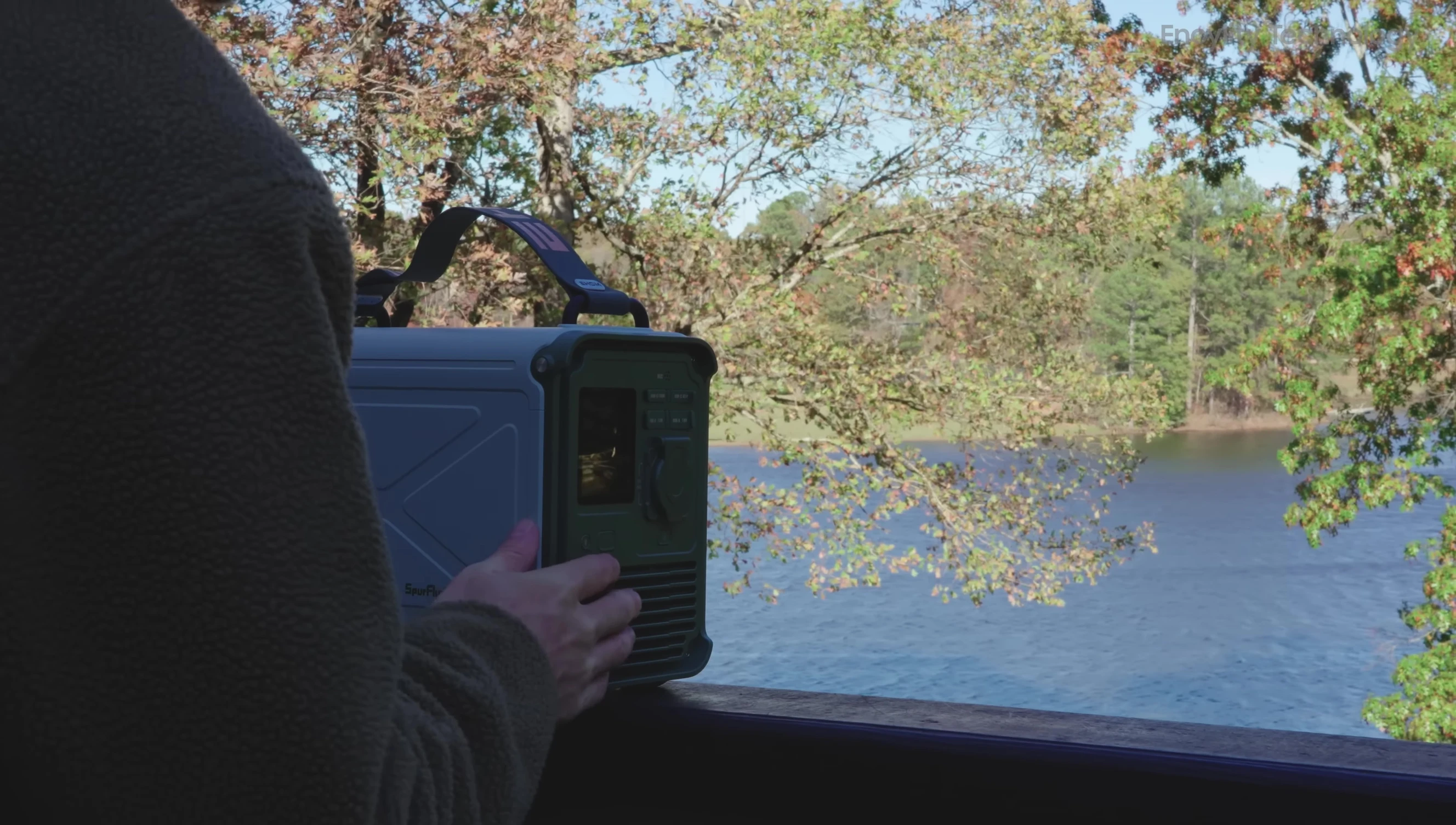 EHOM EP350 showing its compact size