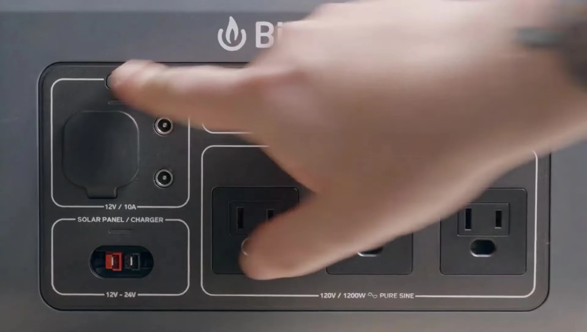 BioLite BaseCharge 1500/600: Showing the portability with its handles.