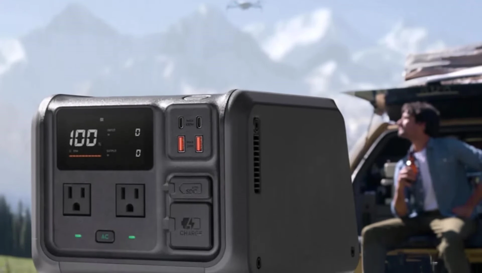 DJI Power 500: Highlighting its LCD screen and power readings.