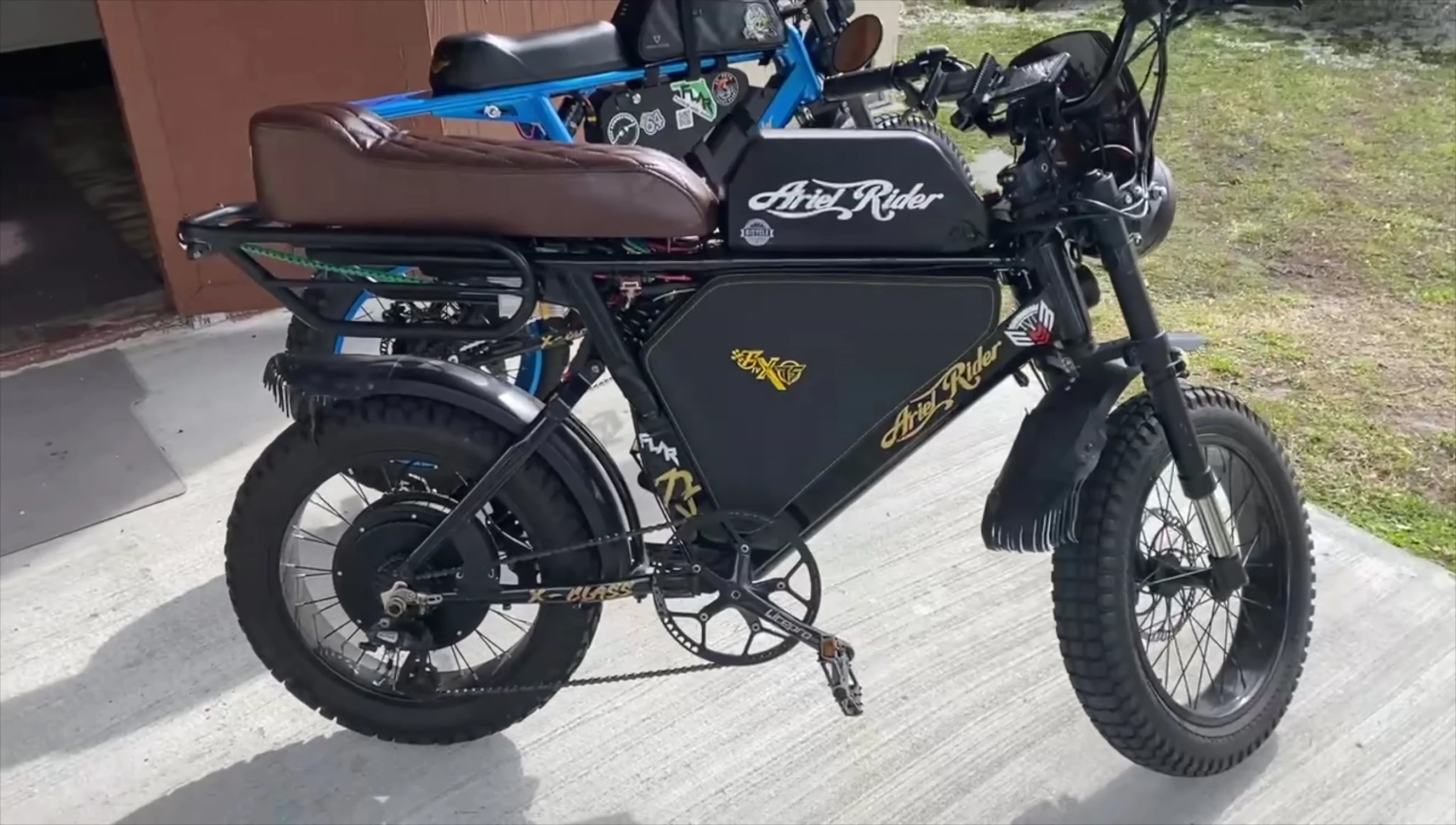 Sven displaying his Ariel Rider X-Class with the Tapia Seats battery box and his secondary battery already installed