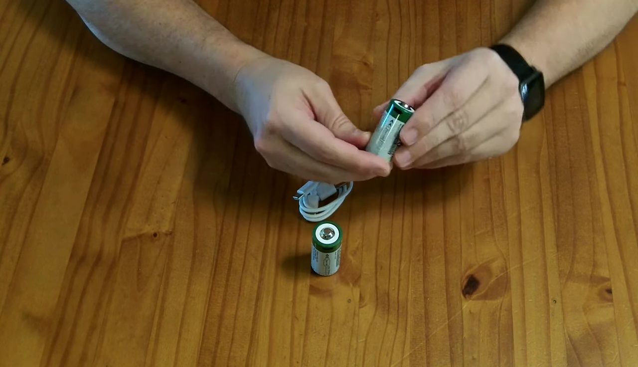 Battery with USB-C port