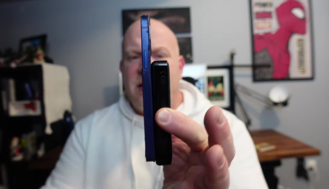 Demonstration of the strong magnetic connection to a phone.