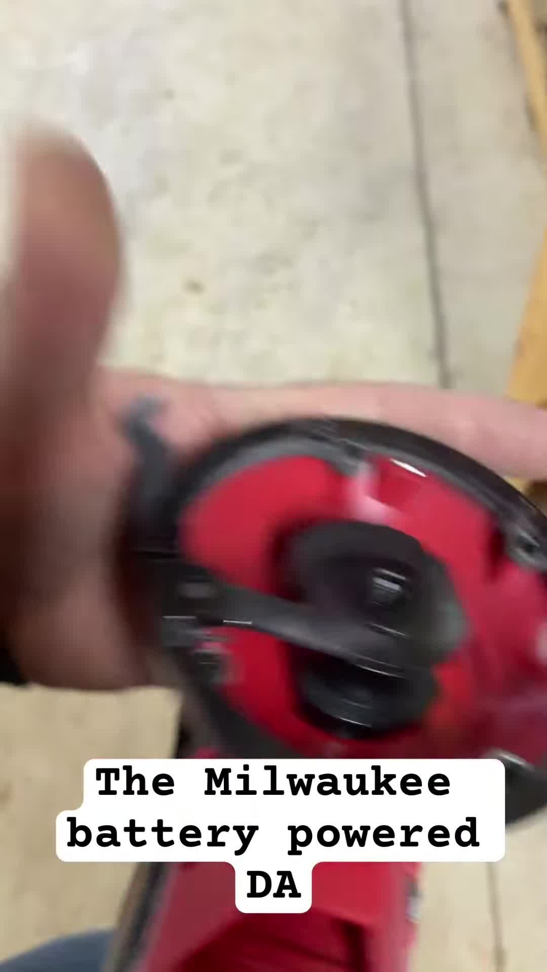 The user demonstrates the simple pad-changing mechanism by tightening and loosening the nut.