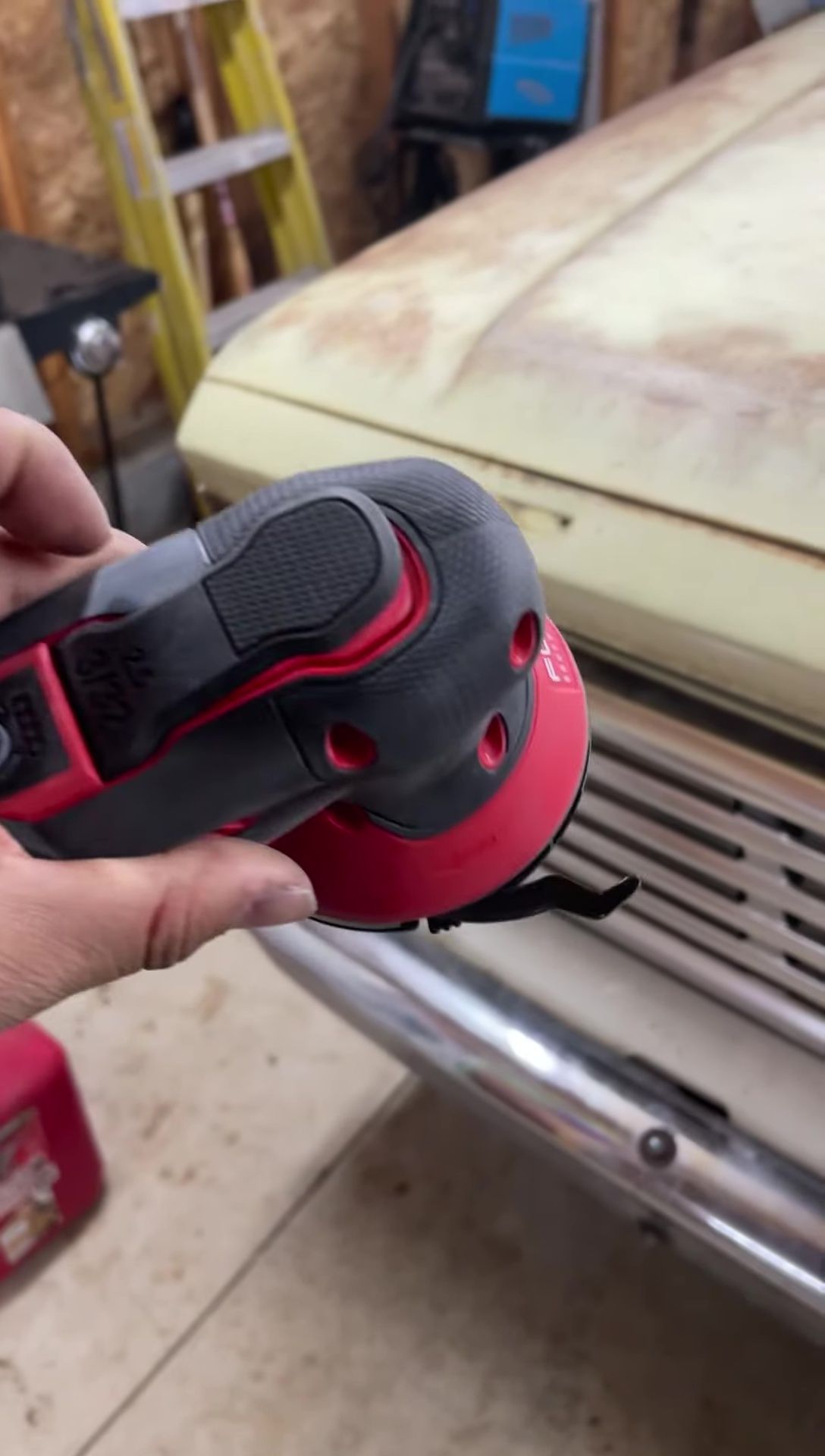 The speaker mentions the sander's suitability for various grits and applications.