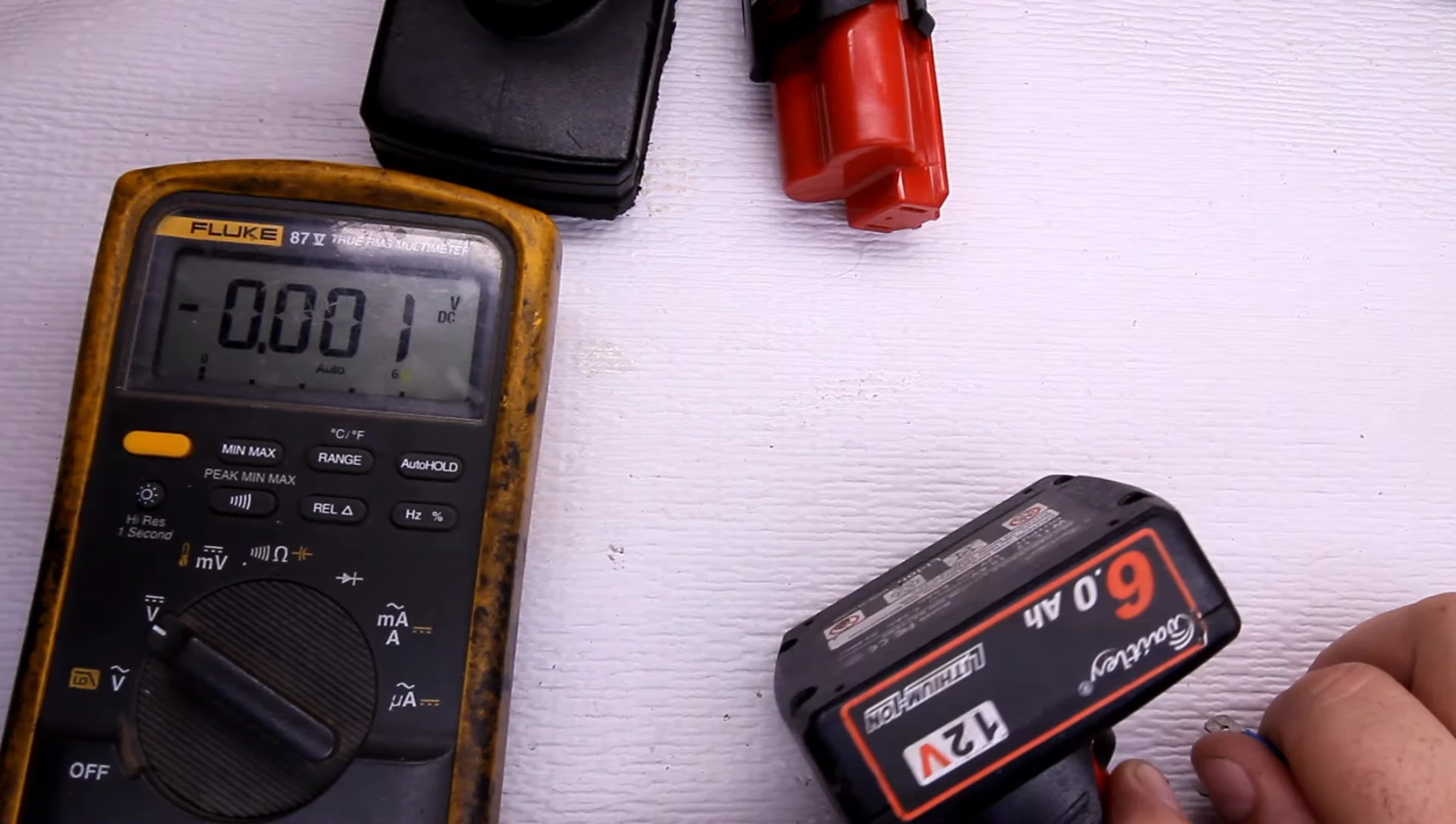 Voltage reading of the off-brand 6.0Ah battery.