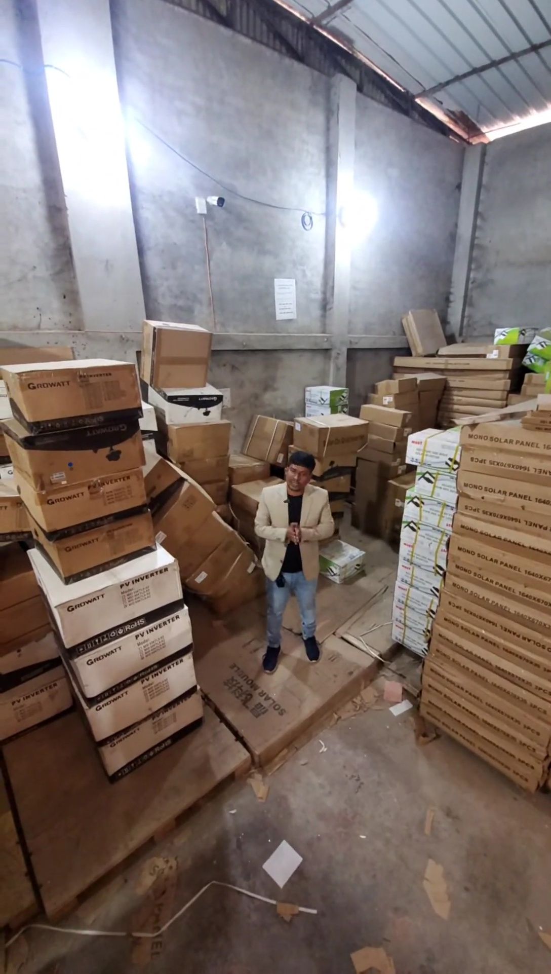 Various inverters displayed, highlighting size range