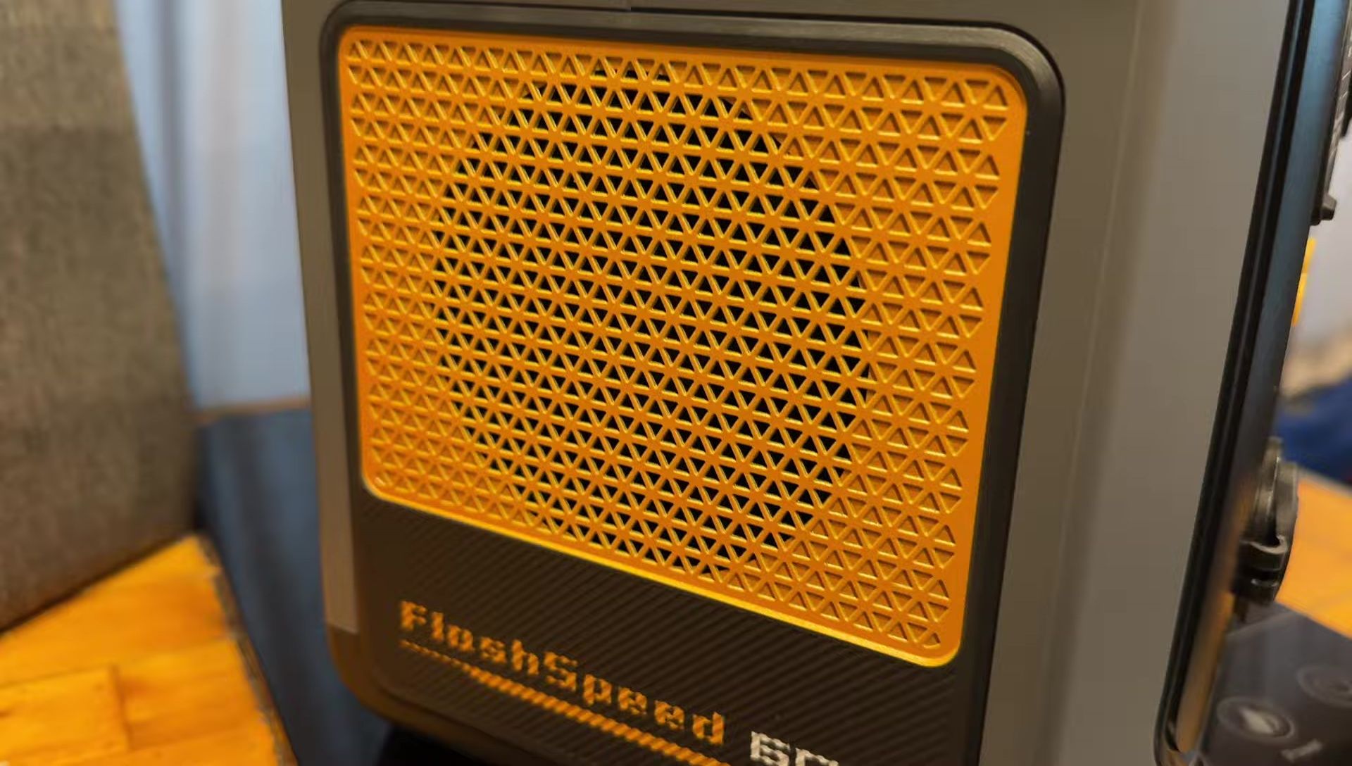 The display showing the capacity and charging information.