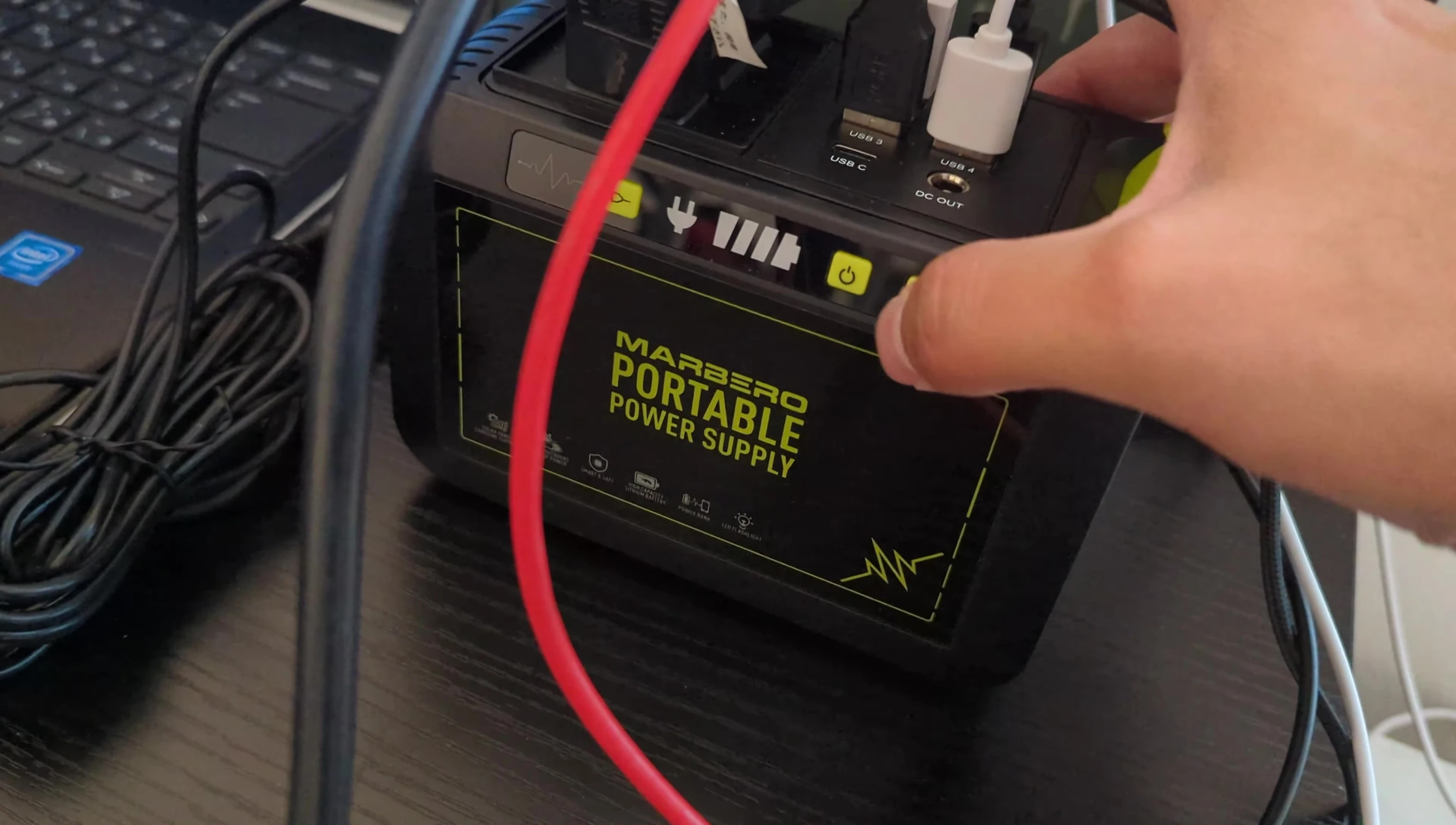 Charging the power station with a solar panel