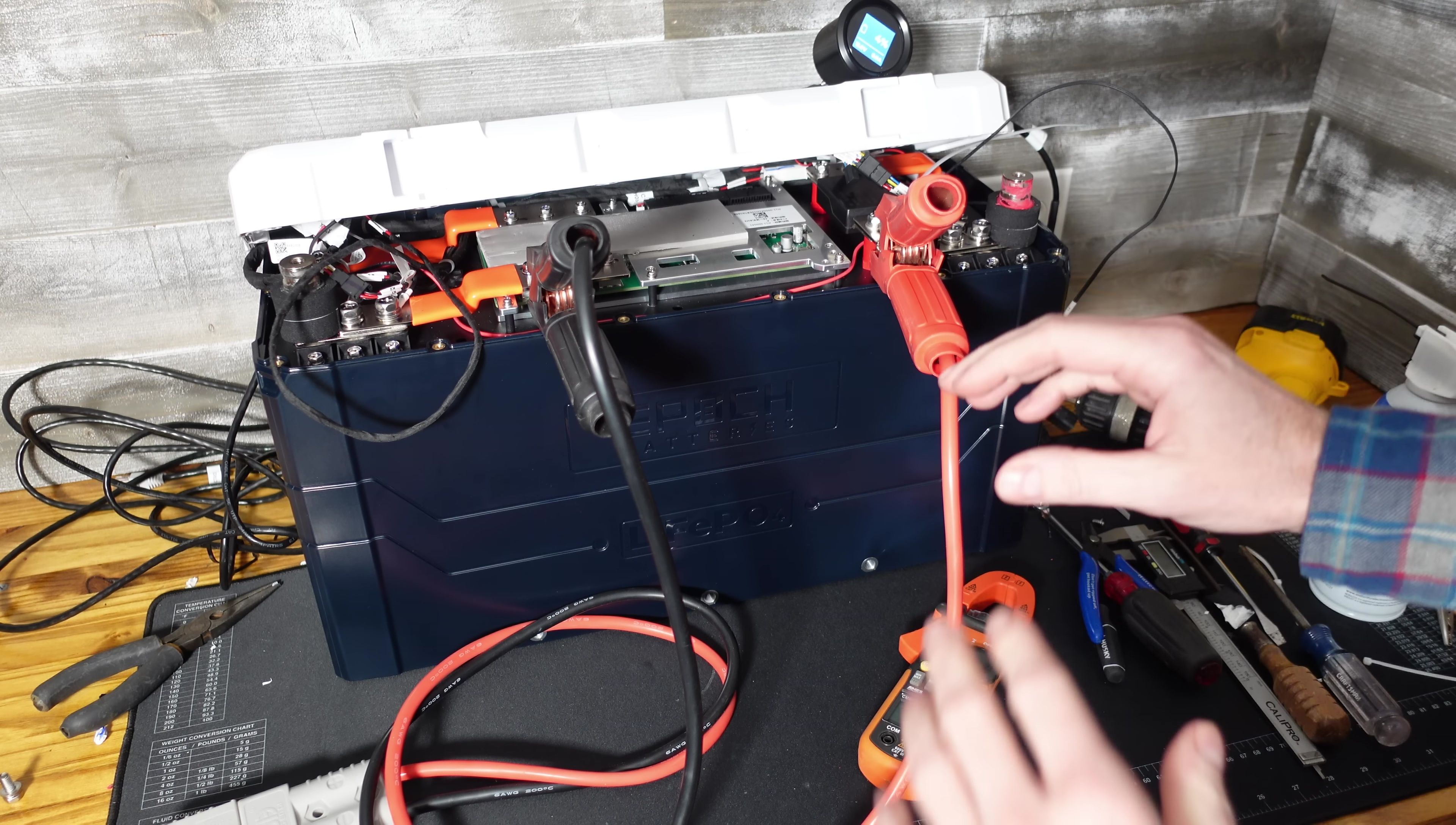 Setup for low temperature charge testing