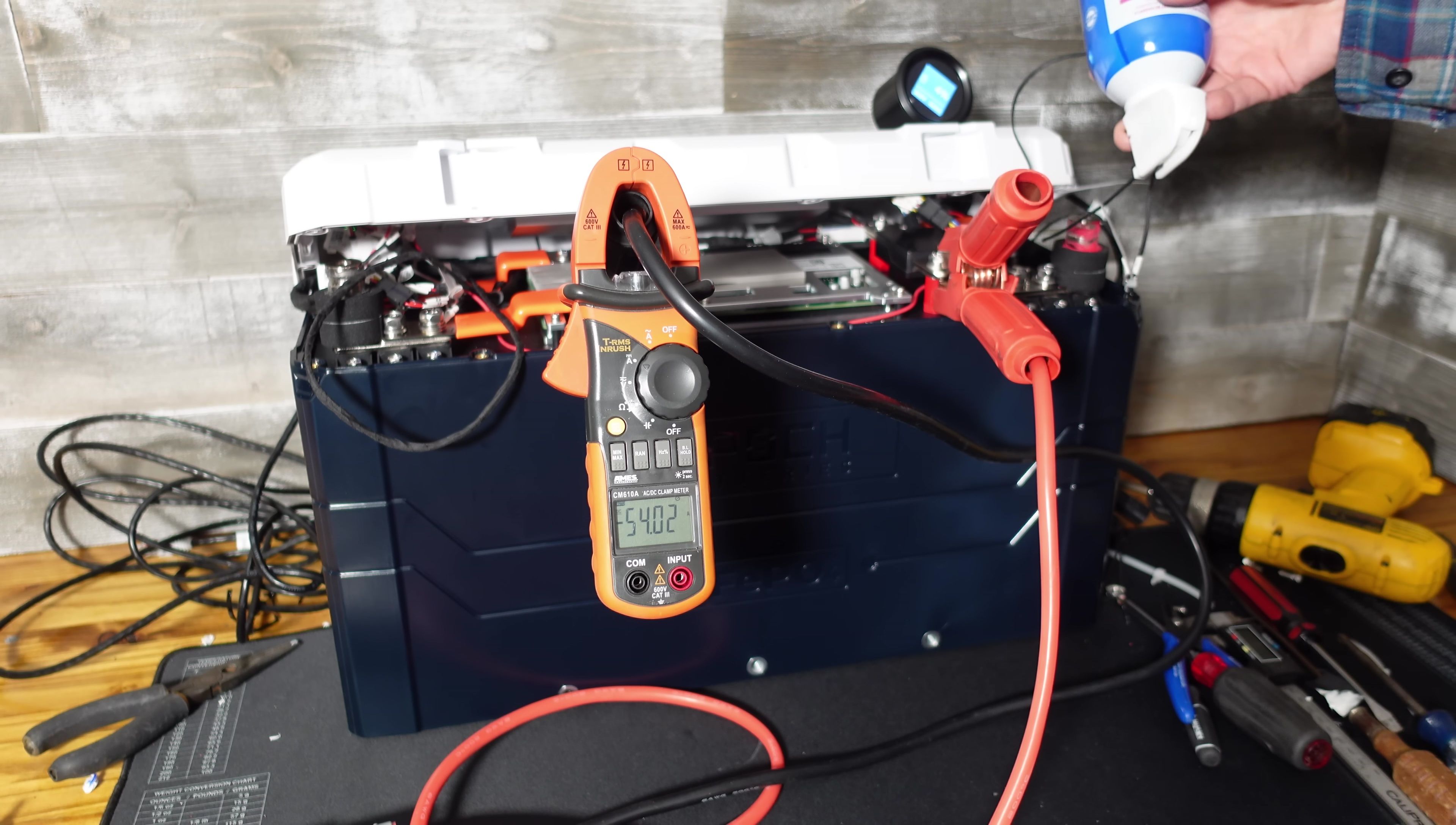Reading on the display showing CLT, indicating low temperature charge
