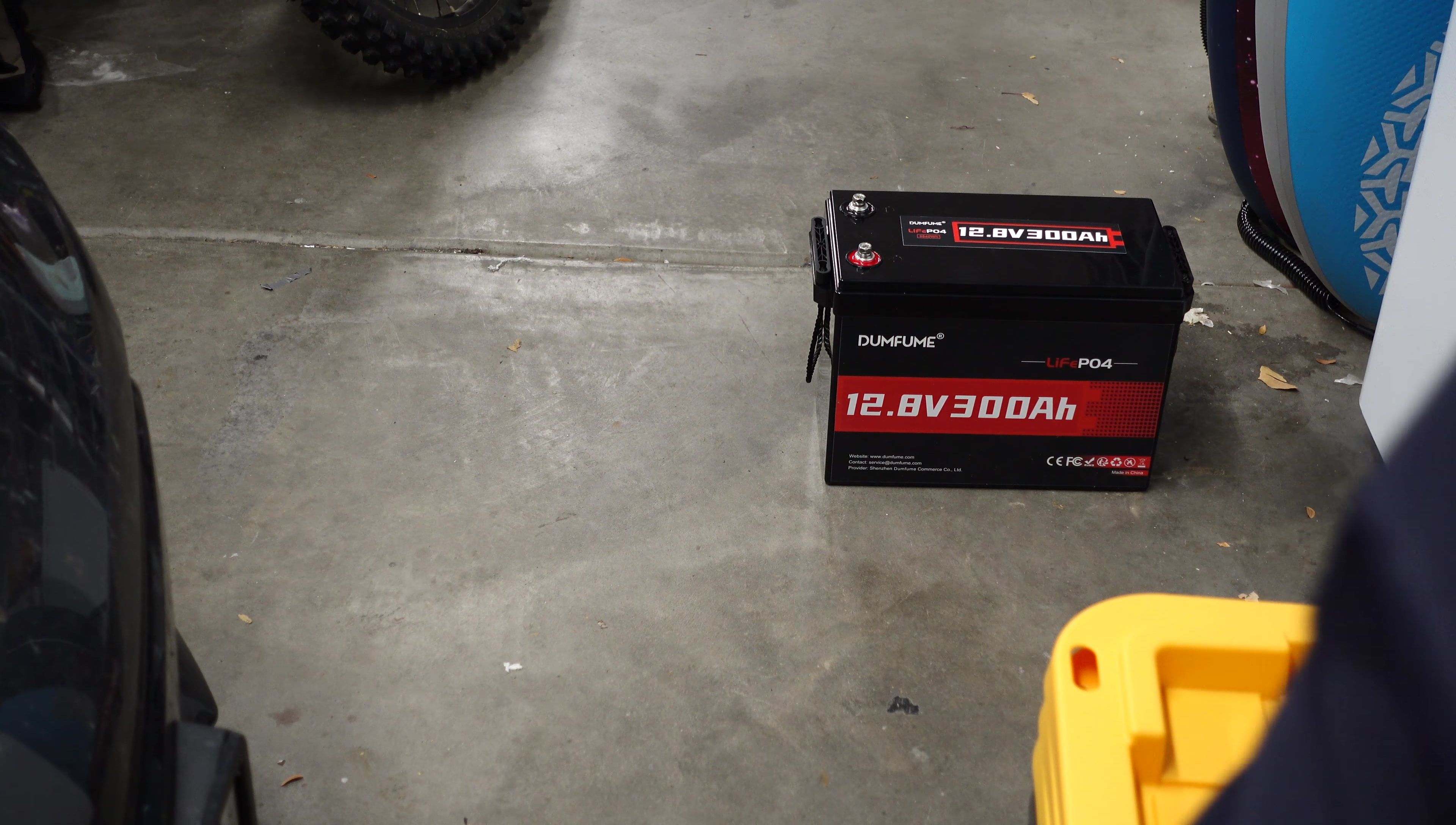 Comparison of the 300Ah battery with the 100Ah battery, showing the unexpected size difference.