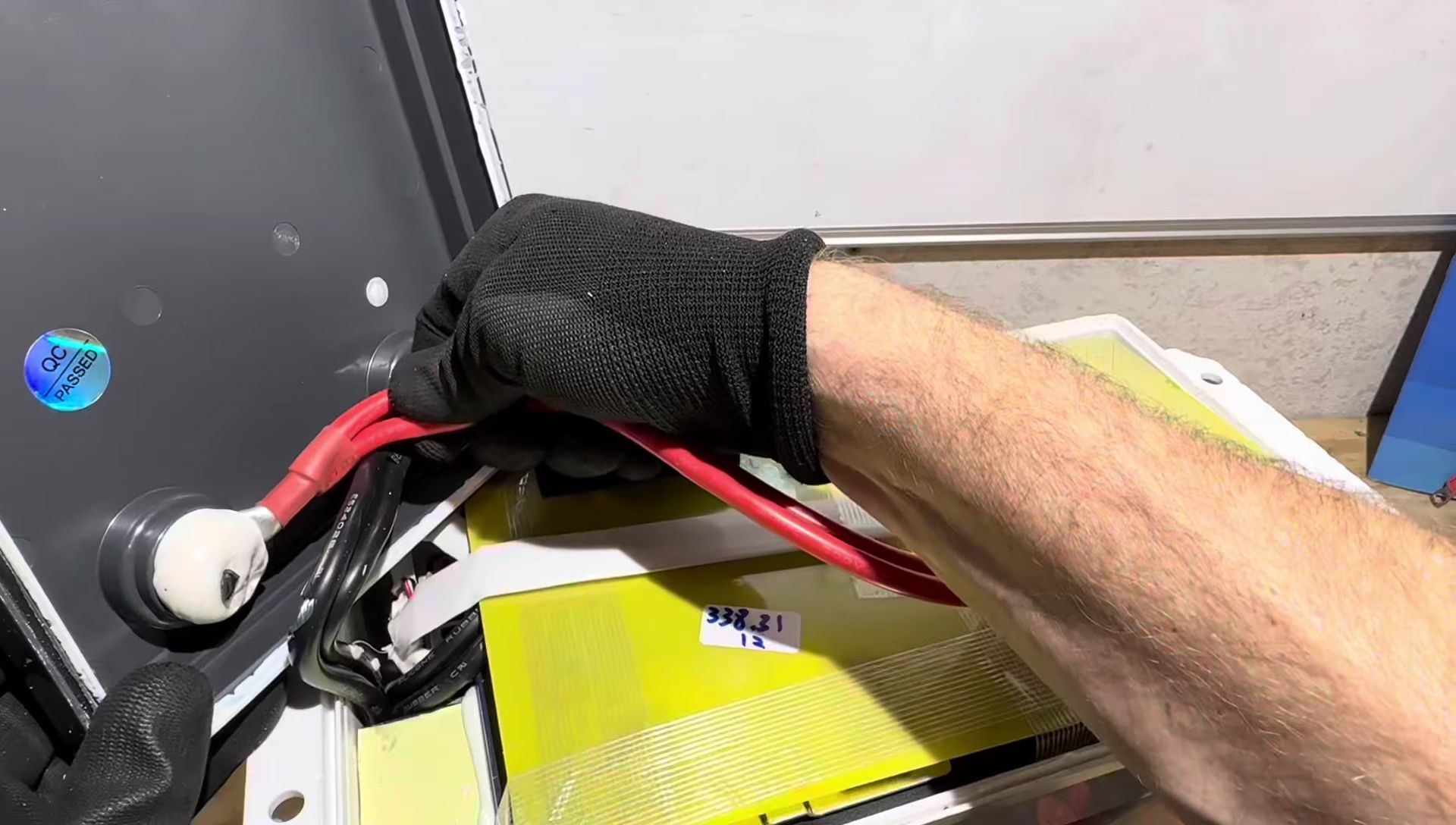 Close-up of the dual number seven gauge wires