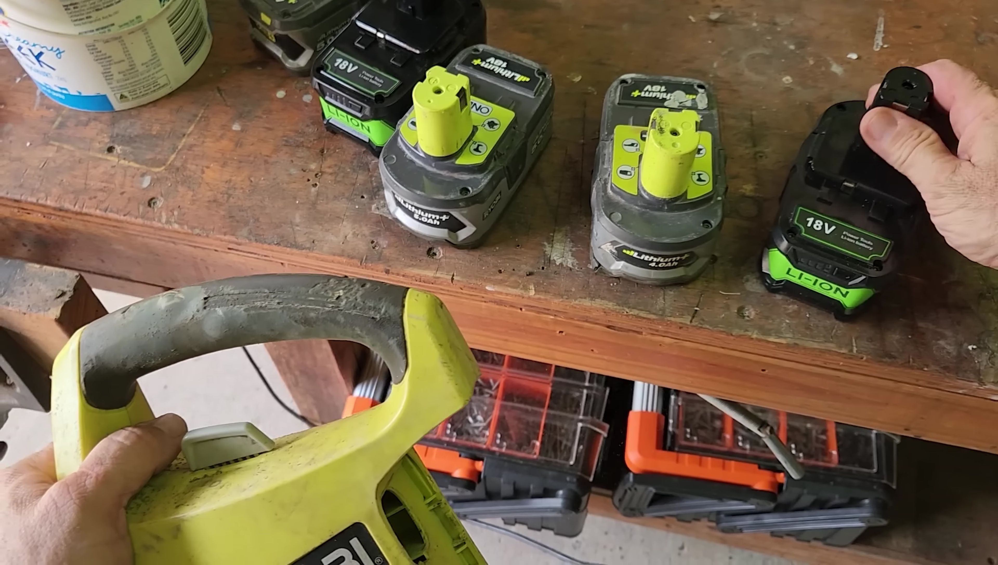 Screenshot showing the leaf blower running on the Ryobi battery.