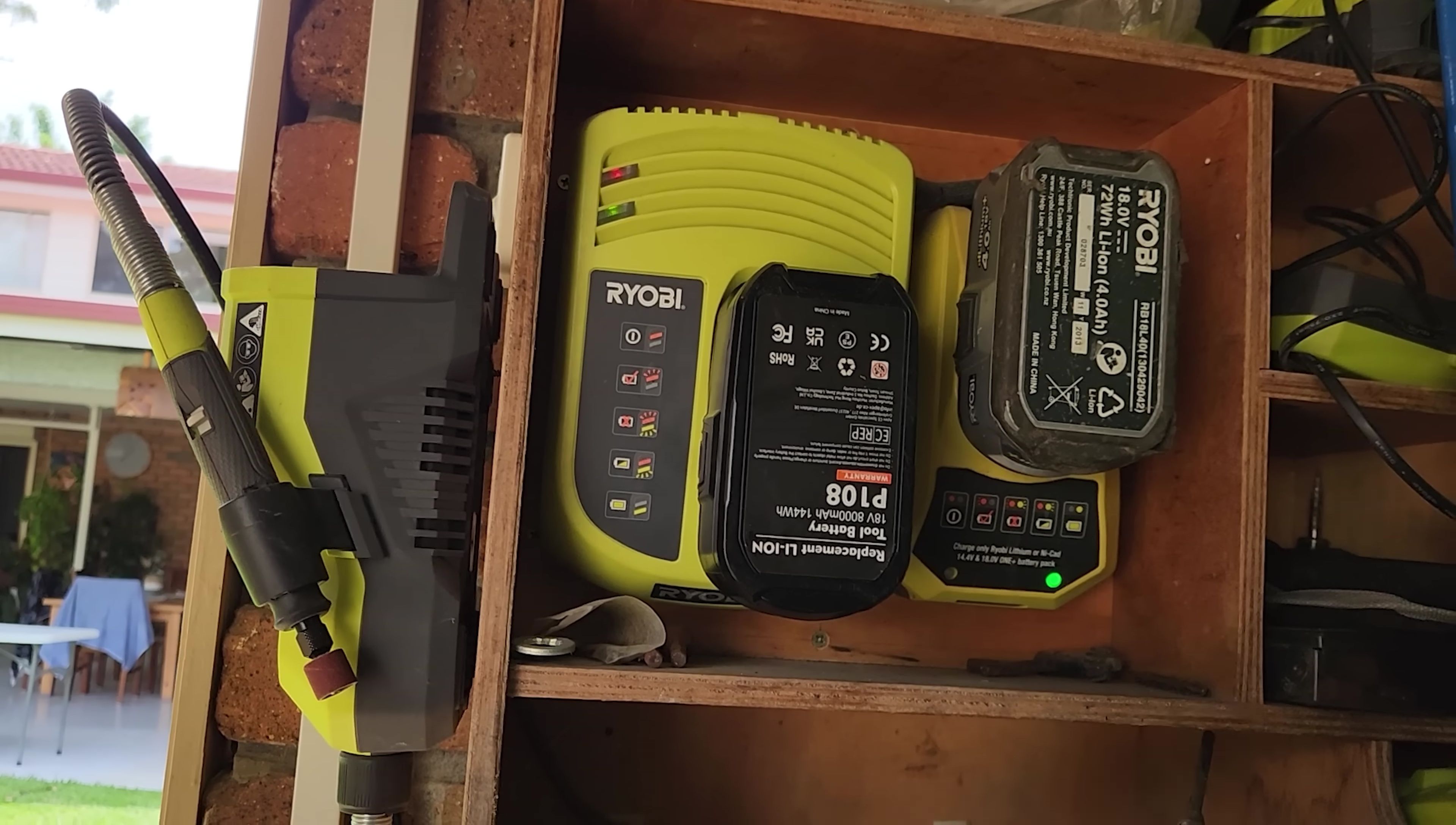 Screenshot showing a battery charging.