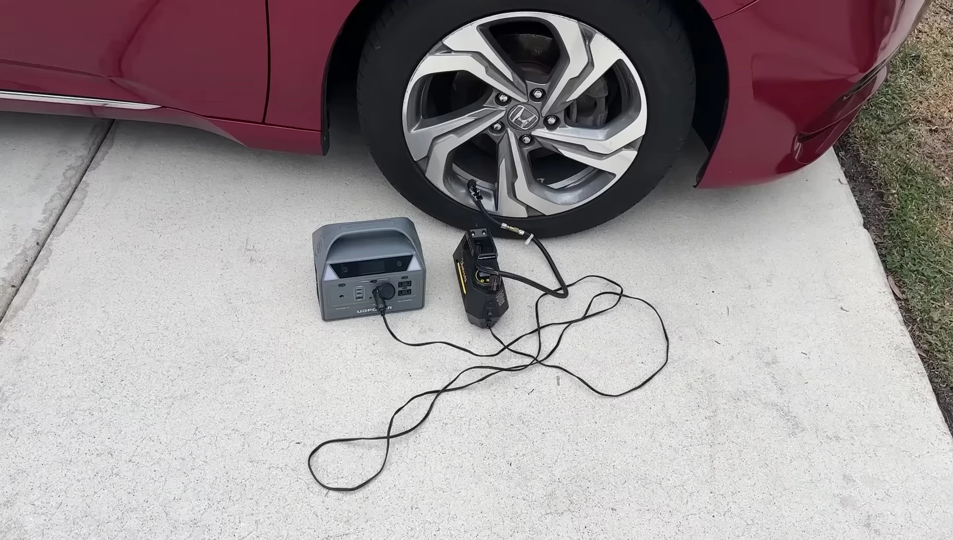 Image highlighting the car jump starter feature.