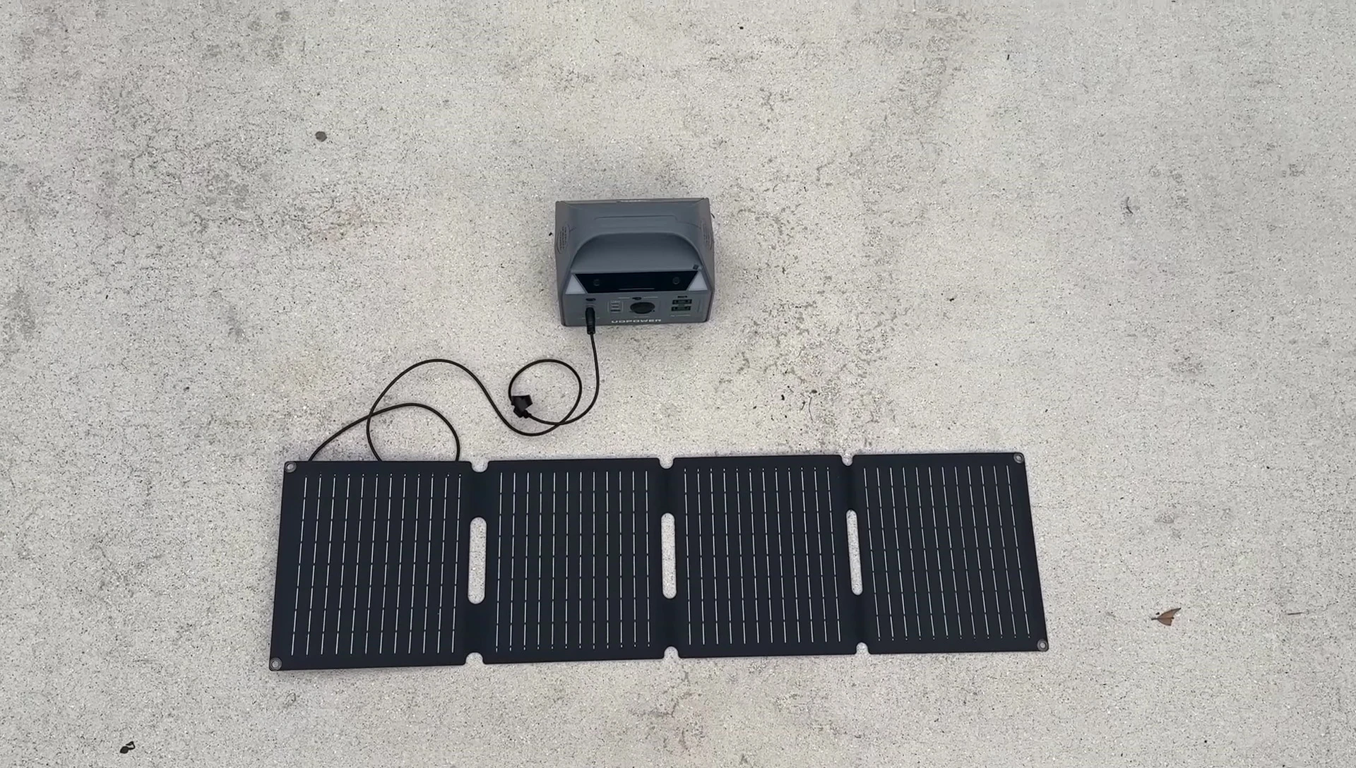 The UDPOWER C400 powering devices in a home setting.