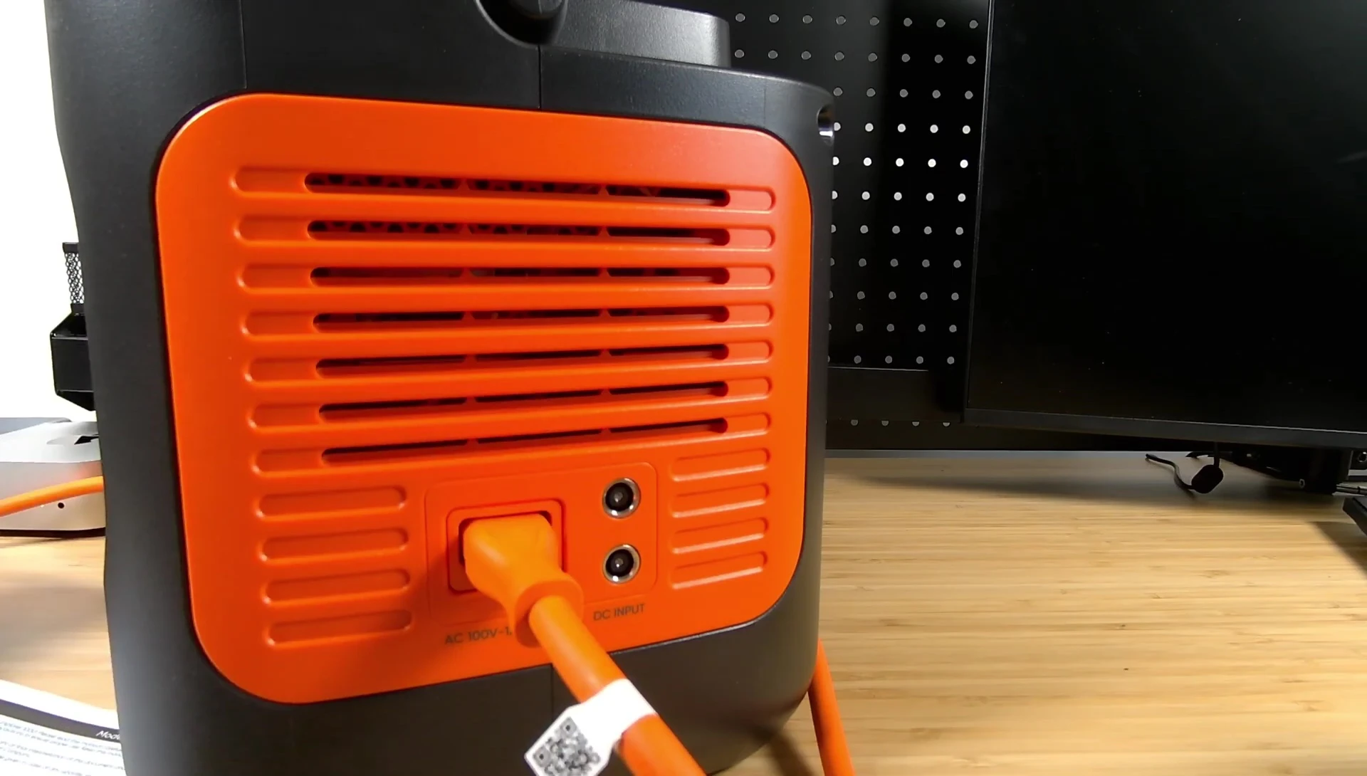 Cigarette lighter to barrel jack adapter