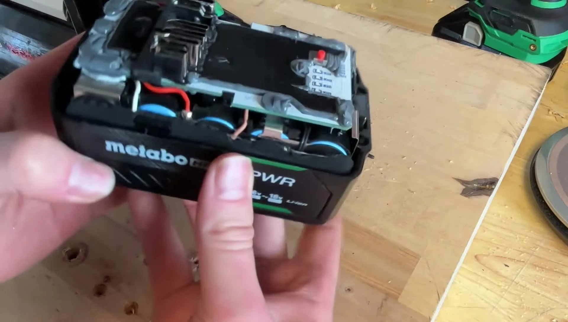 Internal view of the T-Power battery cells