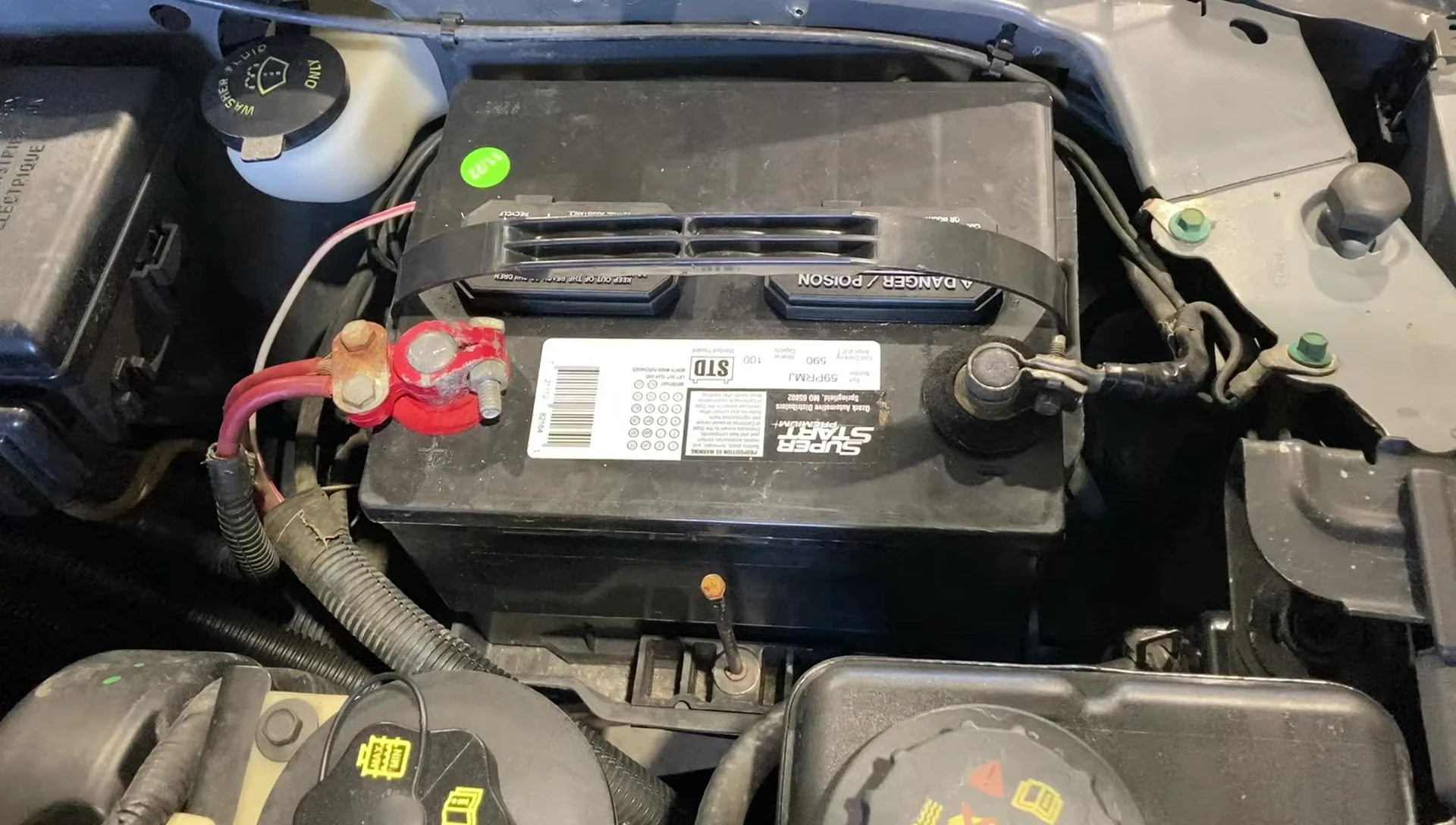 Presenter connecting the battery tender