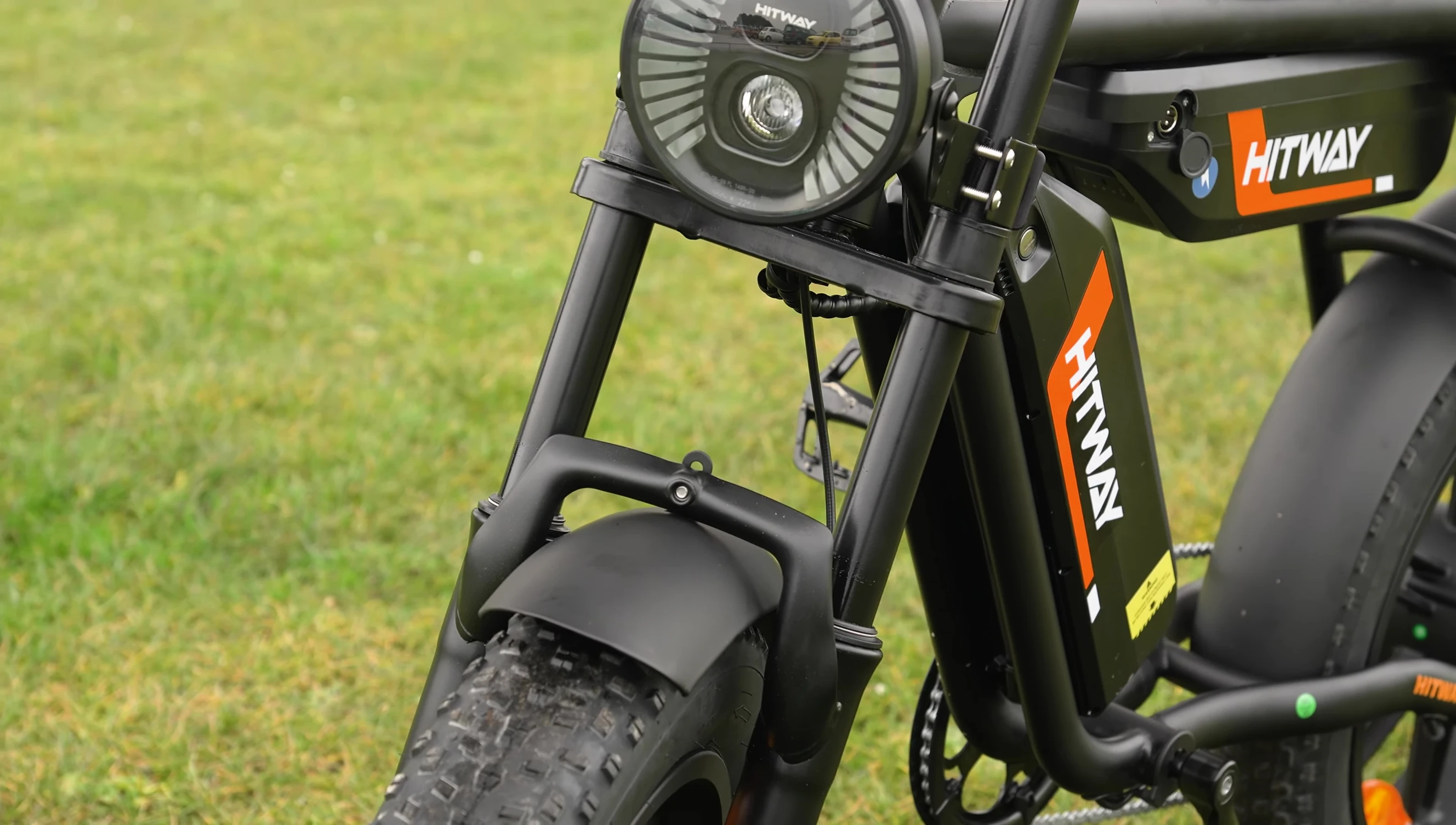 Showcase of the 4-inch puncture-resistant tires.