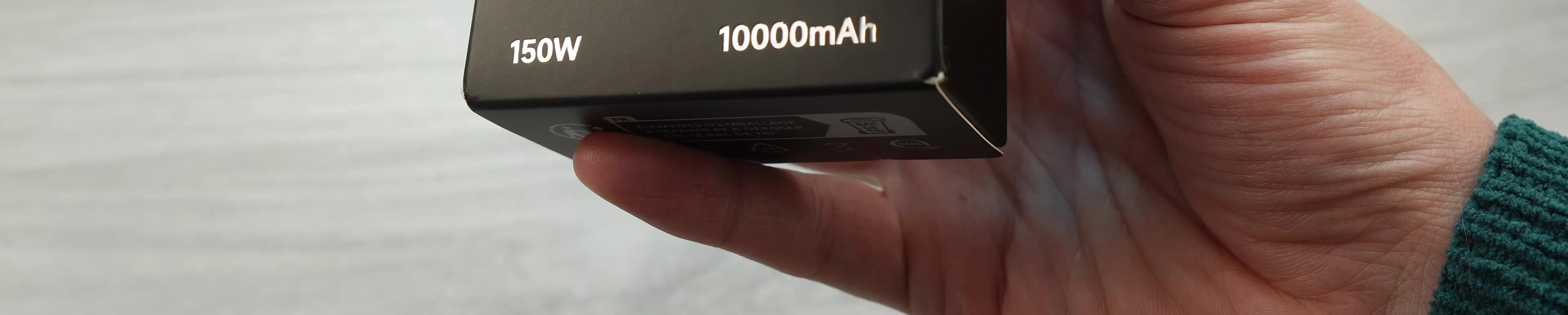 Power bank brand and model displayed.