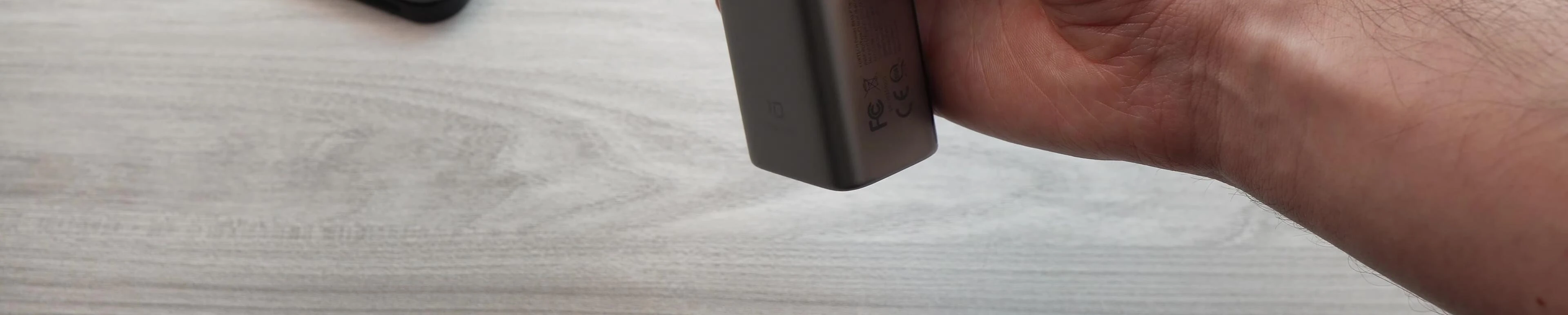 Image highlighting the power bank's support for fast-charging protocols.