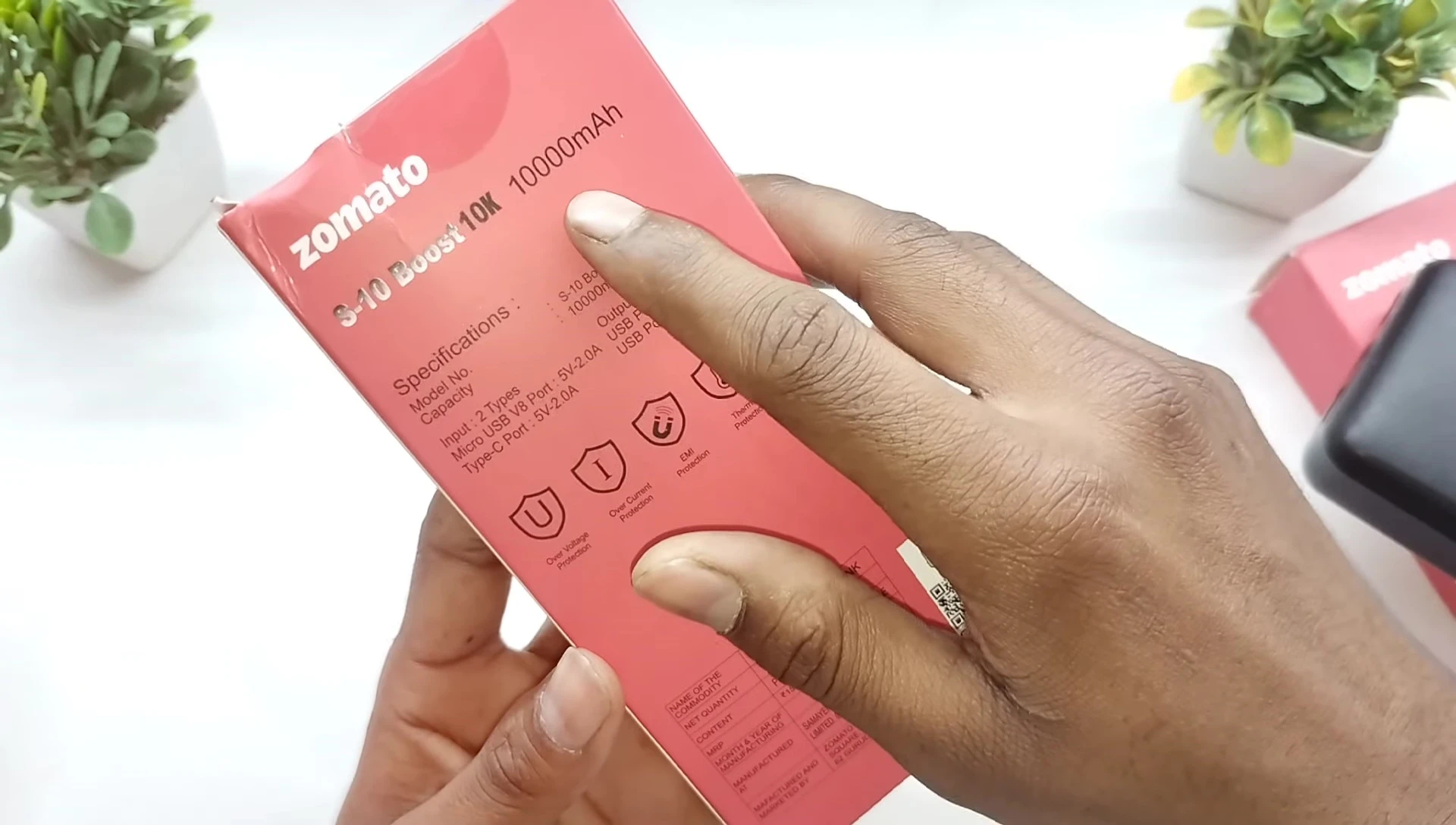 Close-up shot of the power bank showing the 10000mAh marking