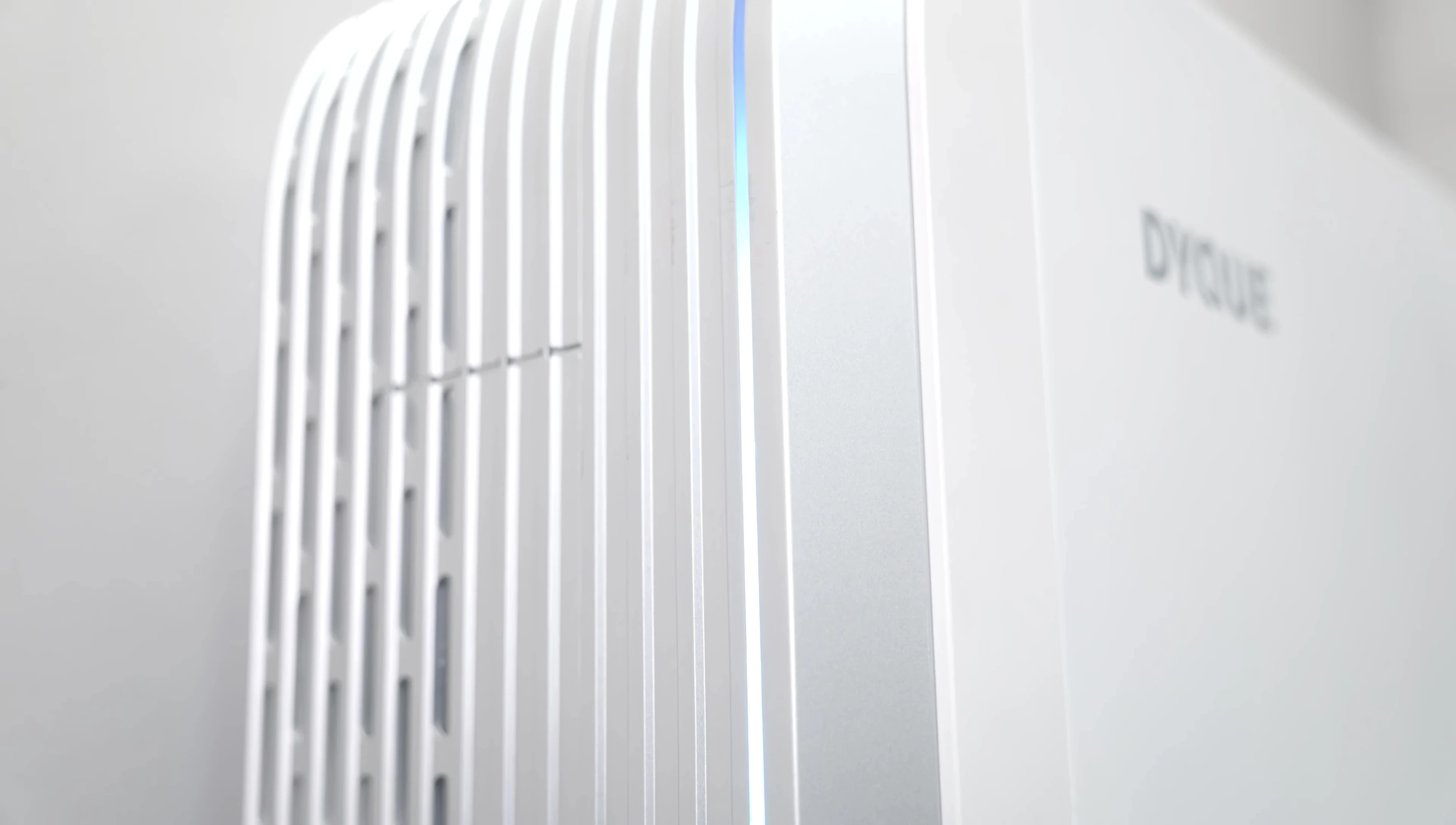 Close-up shot emphasizing the robust enclosure of the Dyque Cube.