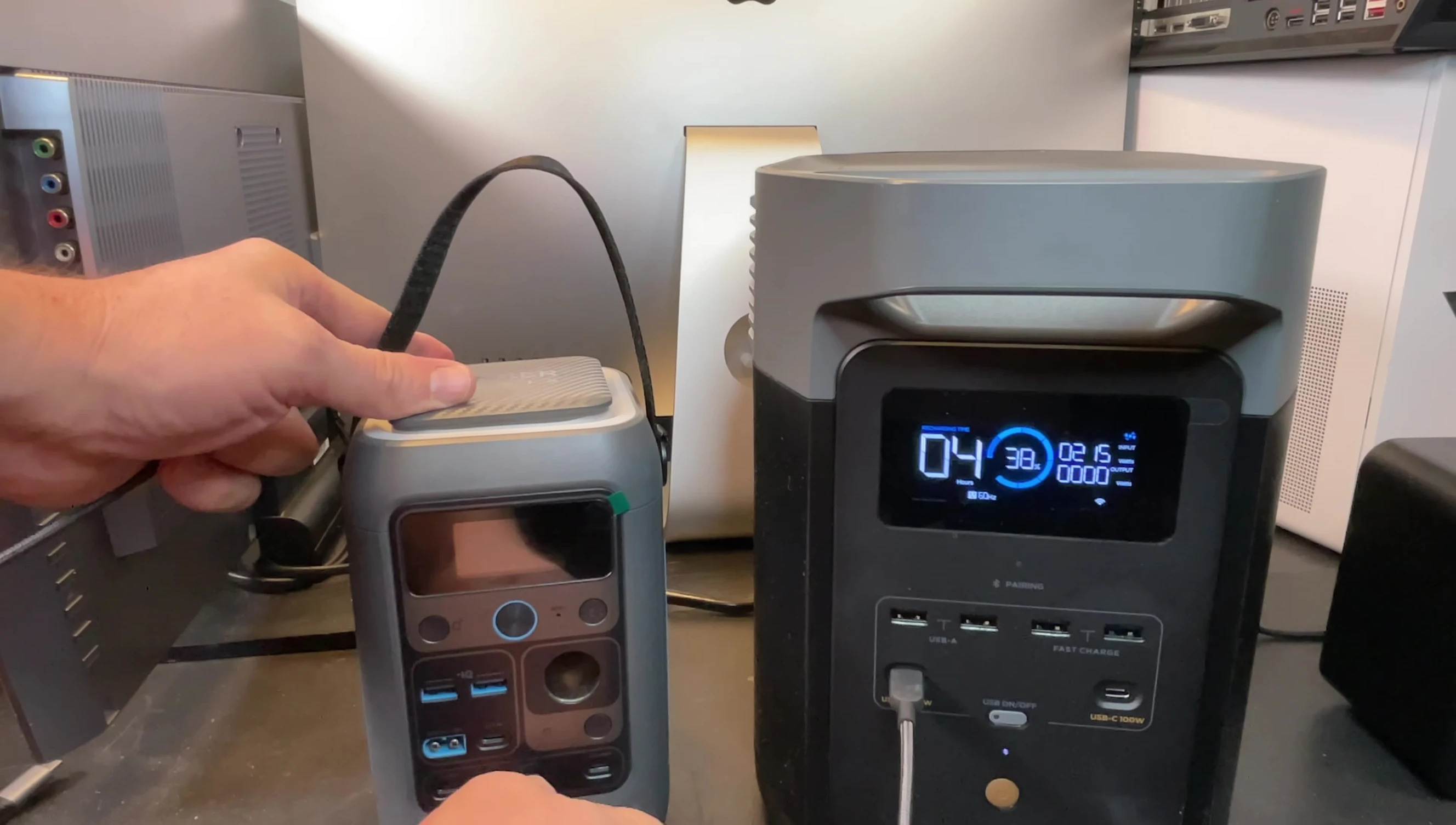 Anchor charging device connected to USB-C ports