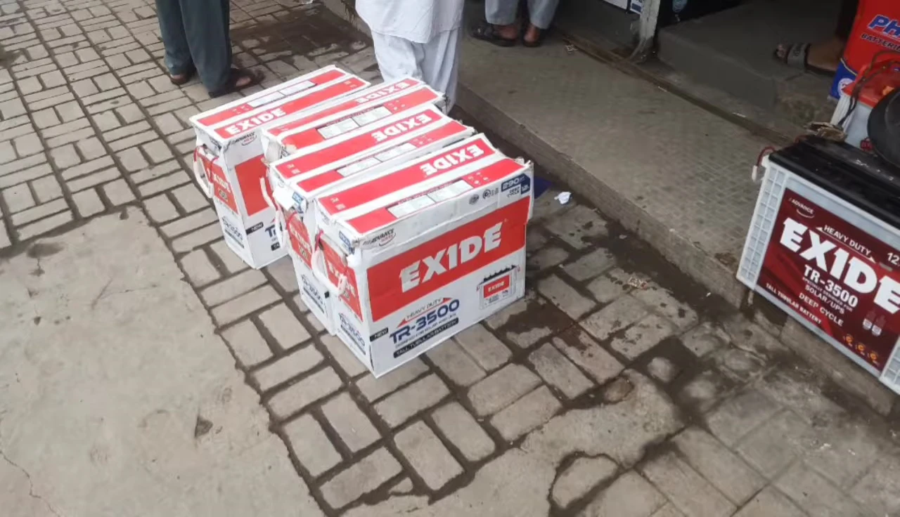 Close-up of the Exide TR-3500 battery