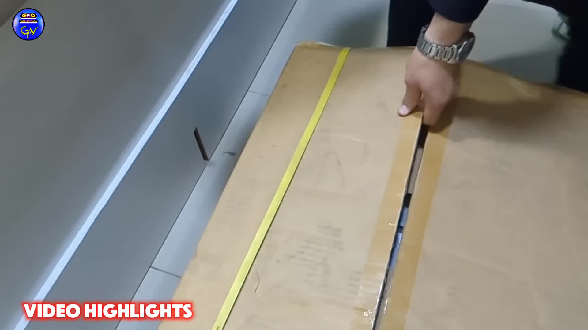 Unboxing a large lithium battery