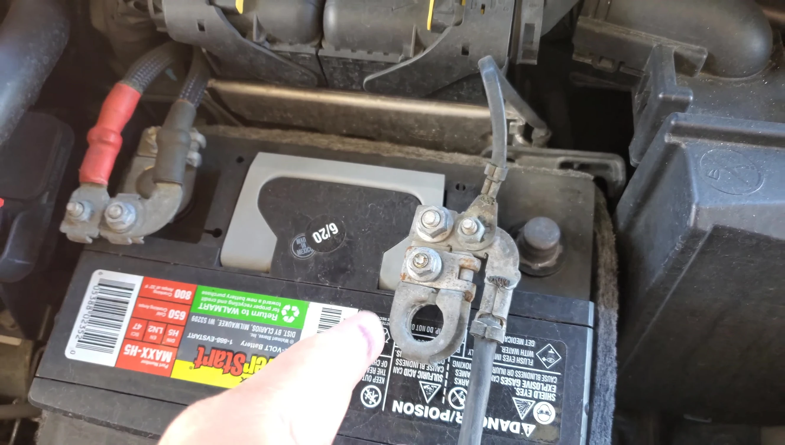 Connecting the Noco Genius 5 to the battery