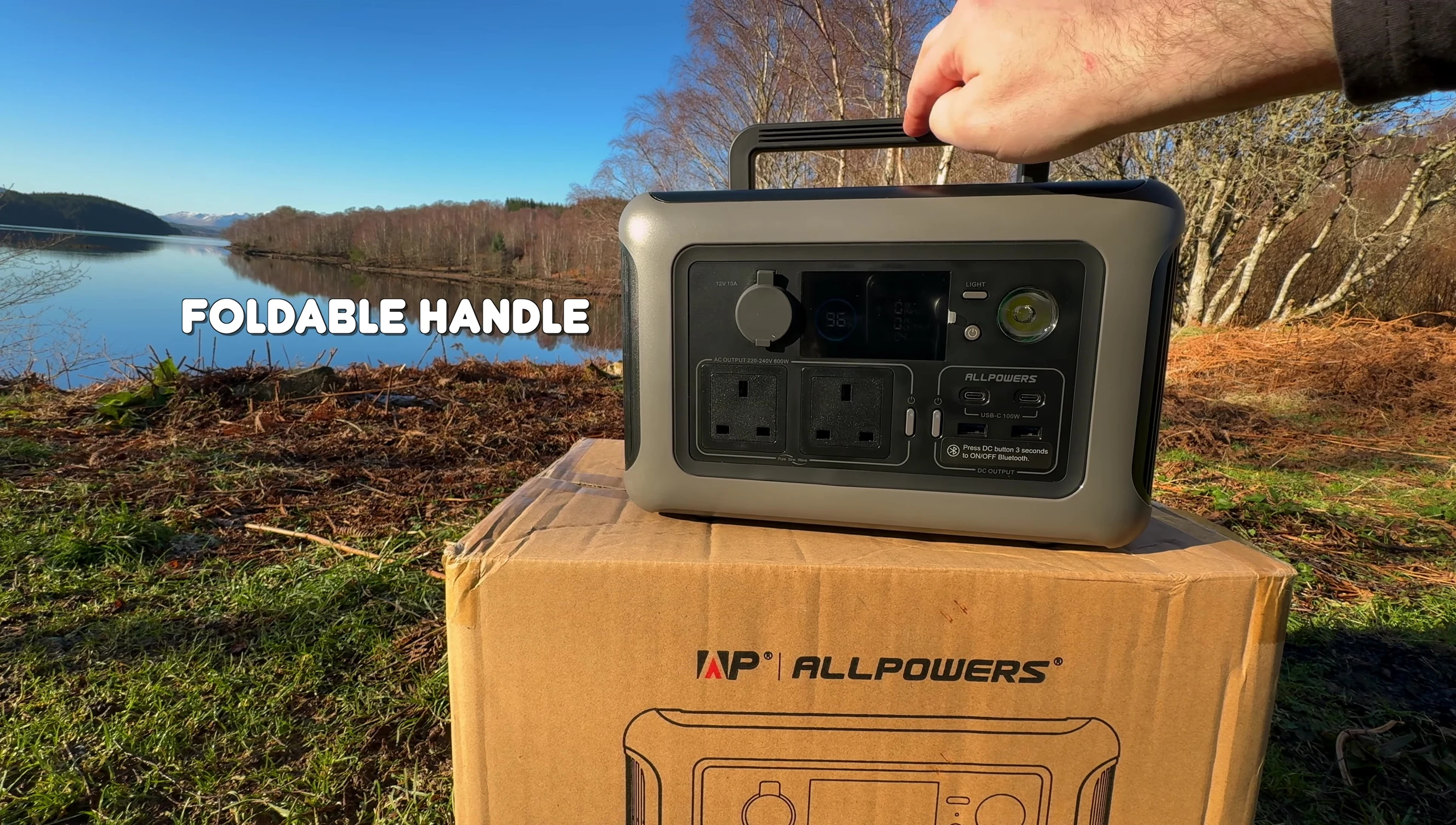 R600's handle and wireless charging area.