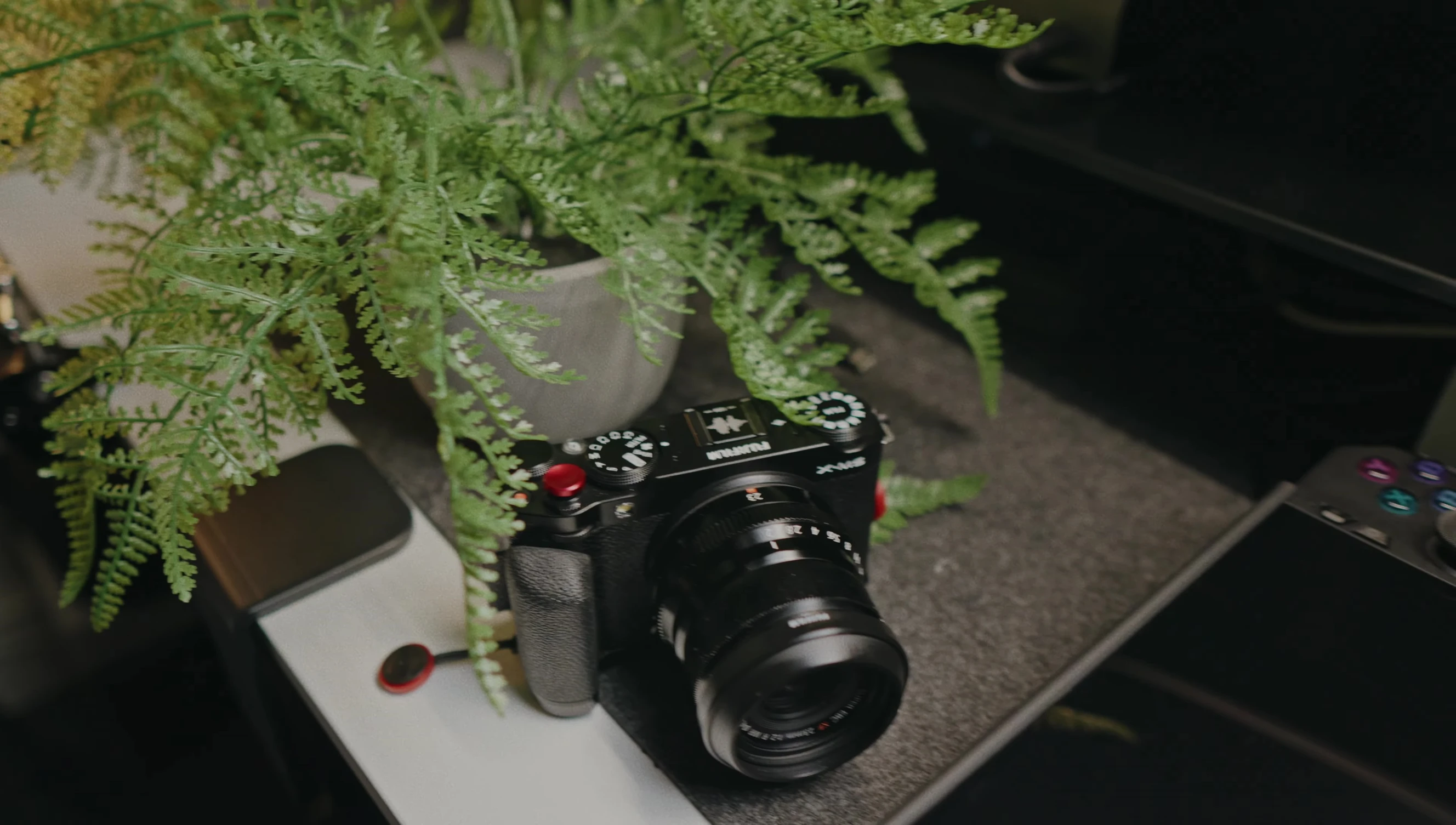 Close-up of the INIU P63 Cougar power bank highlighting its design