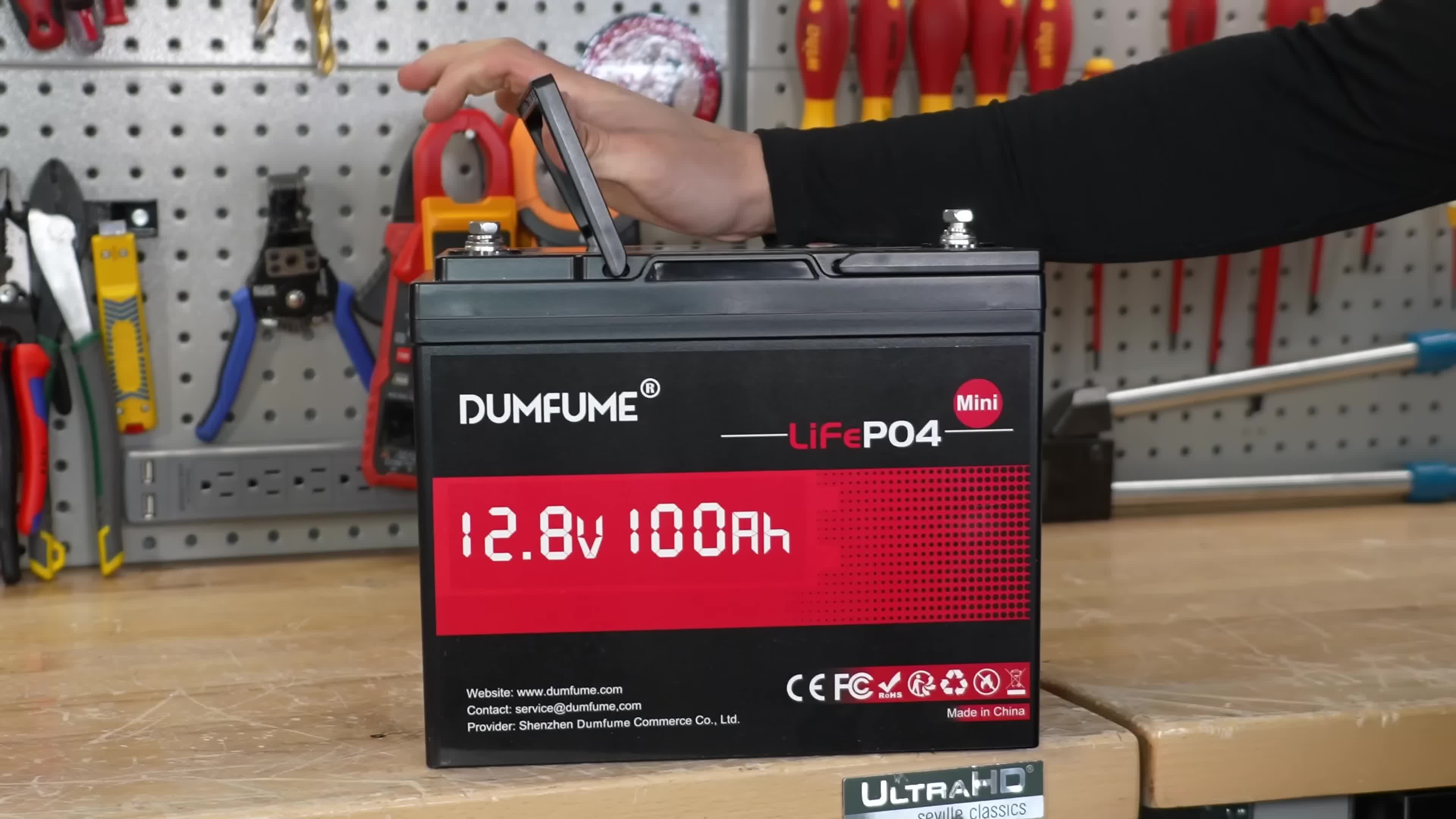 Close-up of the Dumfume battery