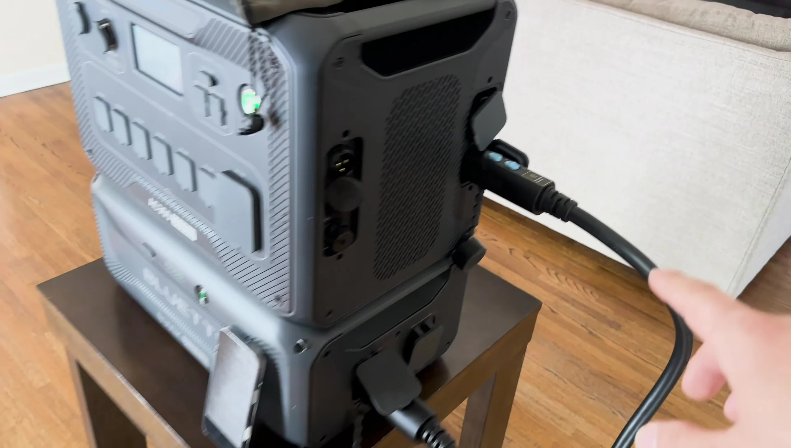 Showing the connection between the AC300 and B300K.