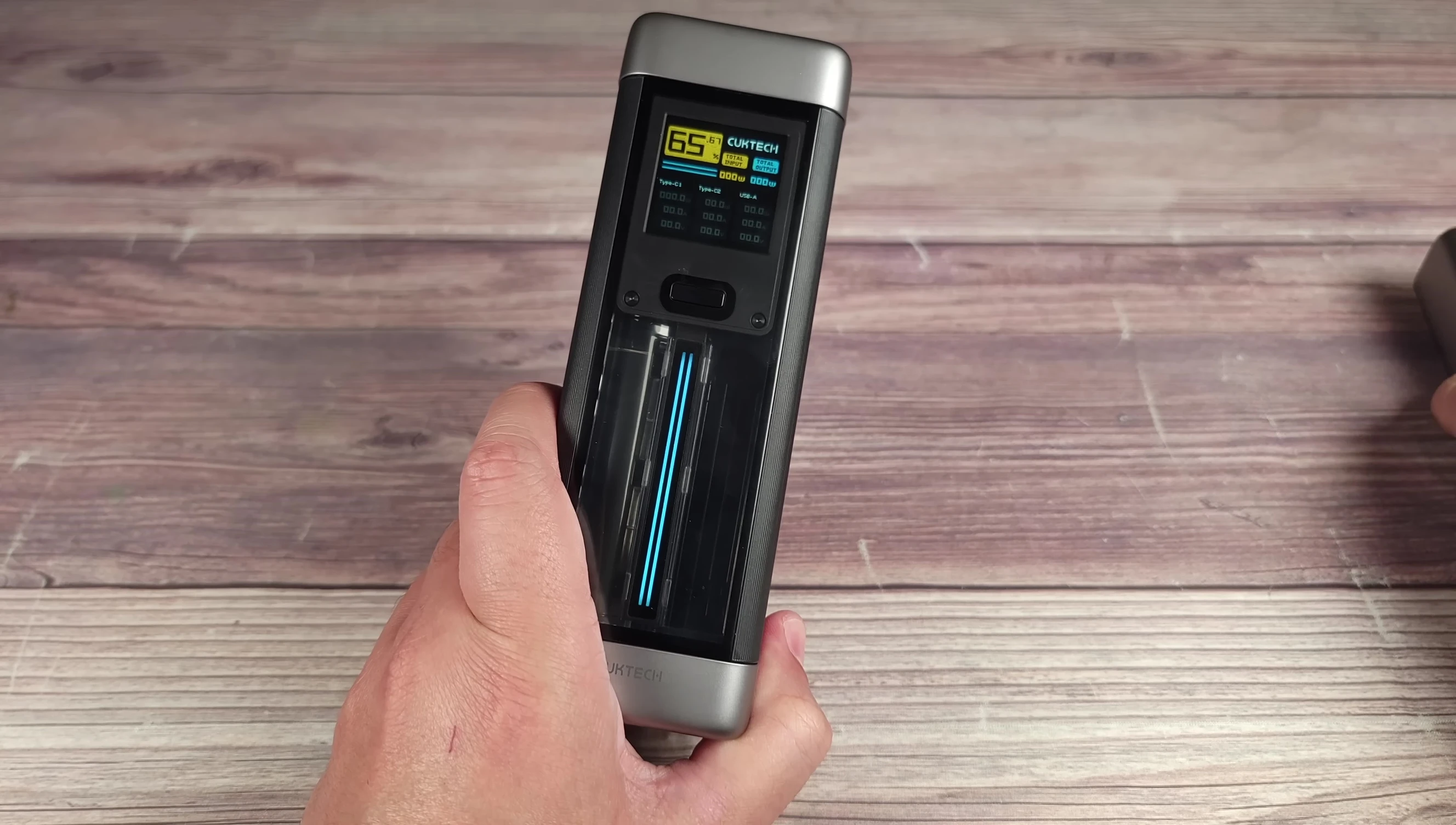 The CUKTECH 20's rapid self-charging feature highlighted.