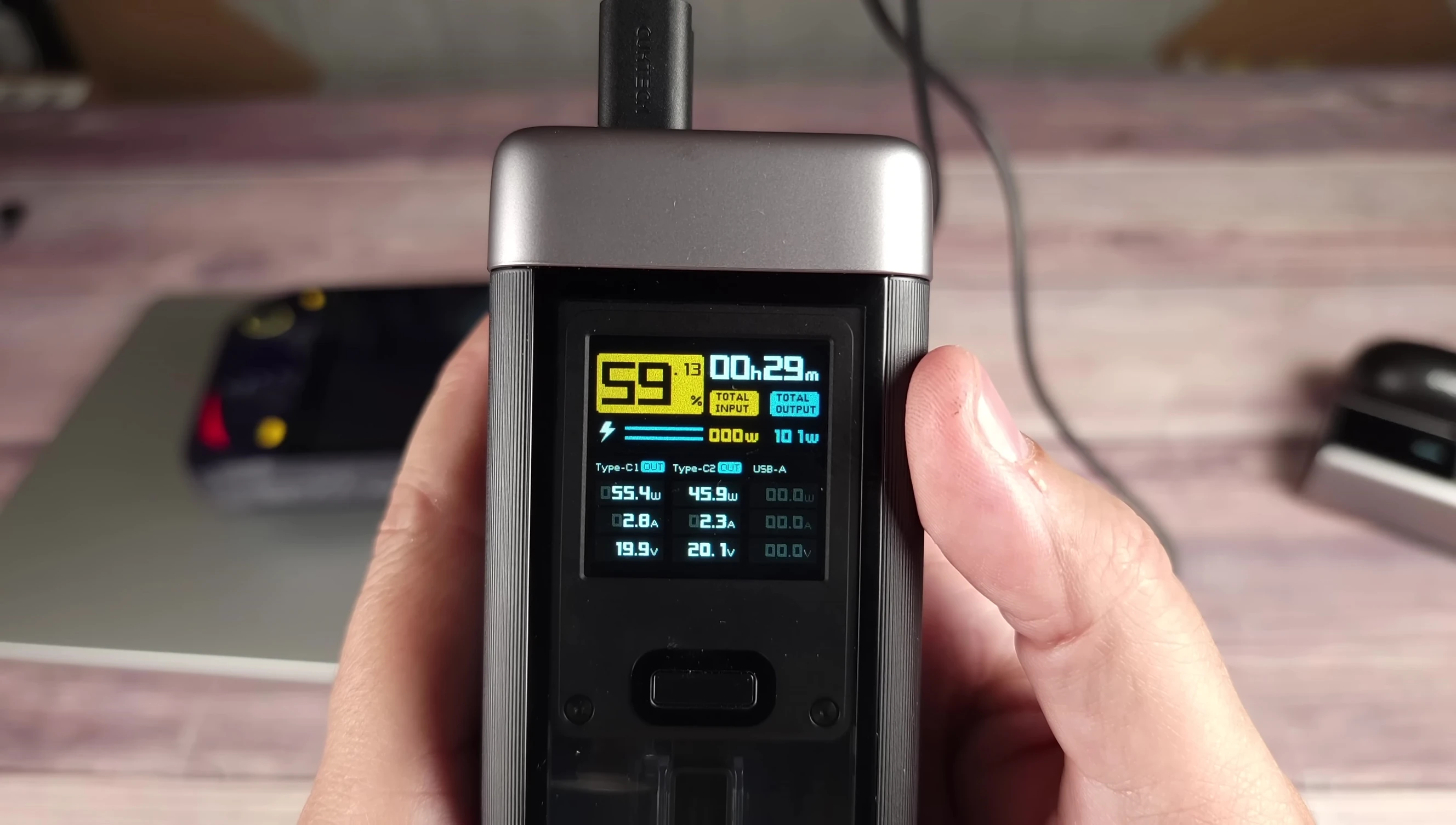 Charging test with multiple devices connected to the CUKTECH 20.