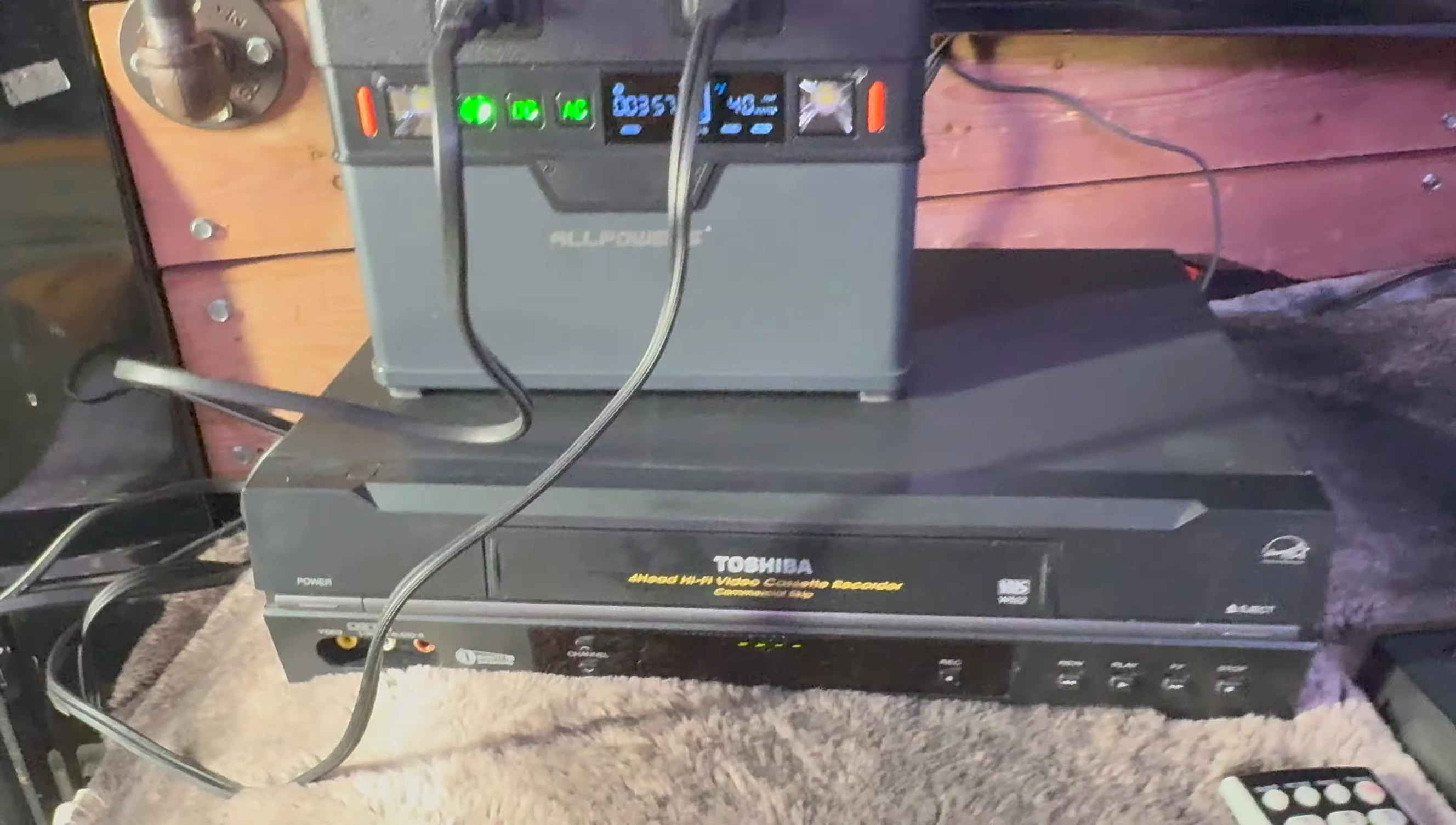 The S300 powering a VHS player and TV