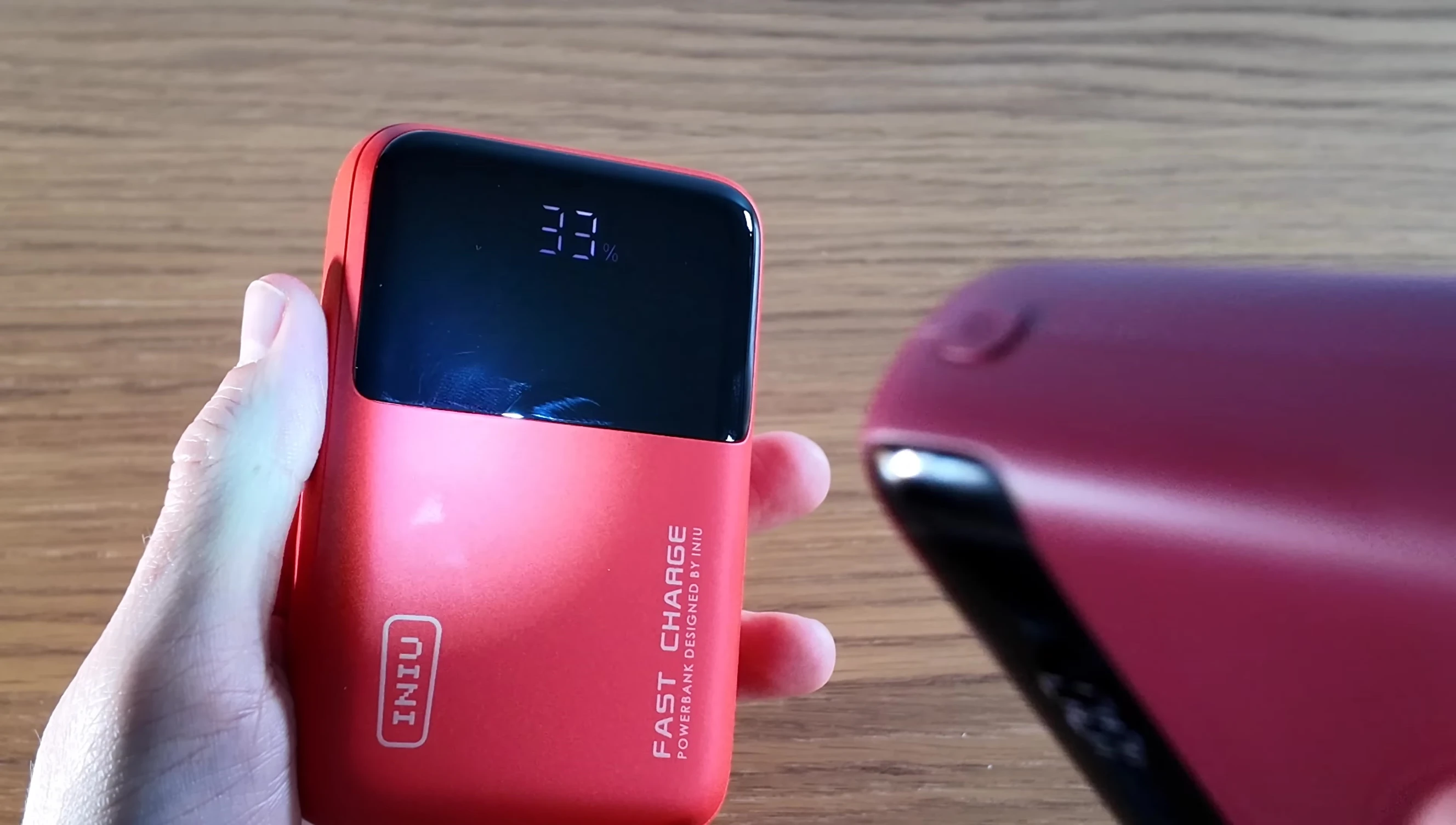 Samsung Galaxy S22 Ultra charging with INIU P63