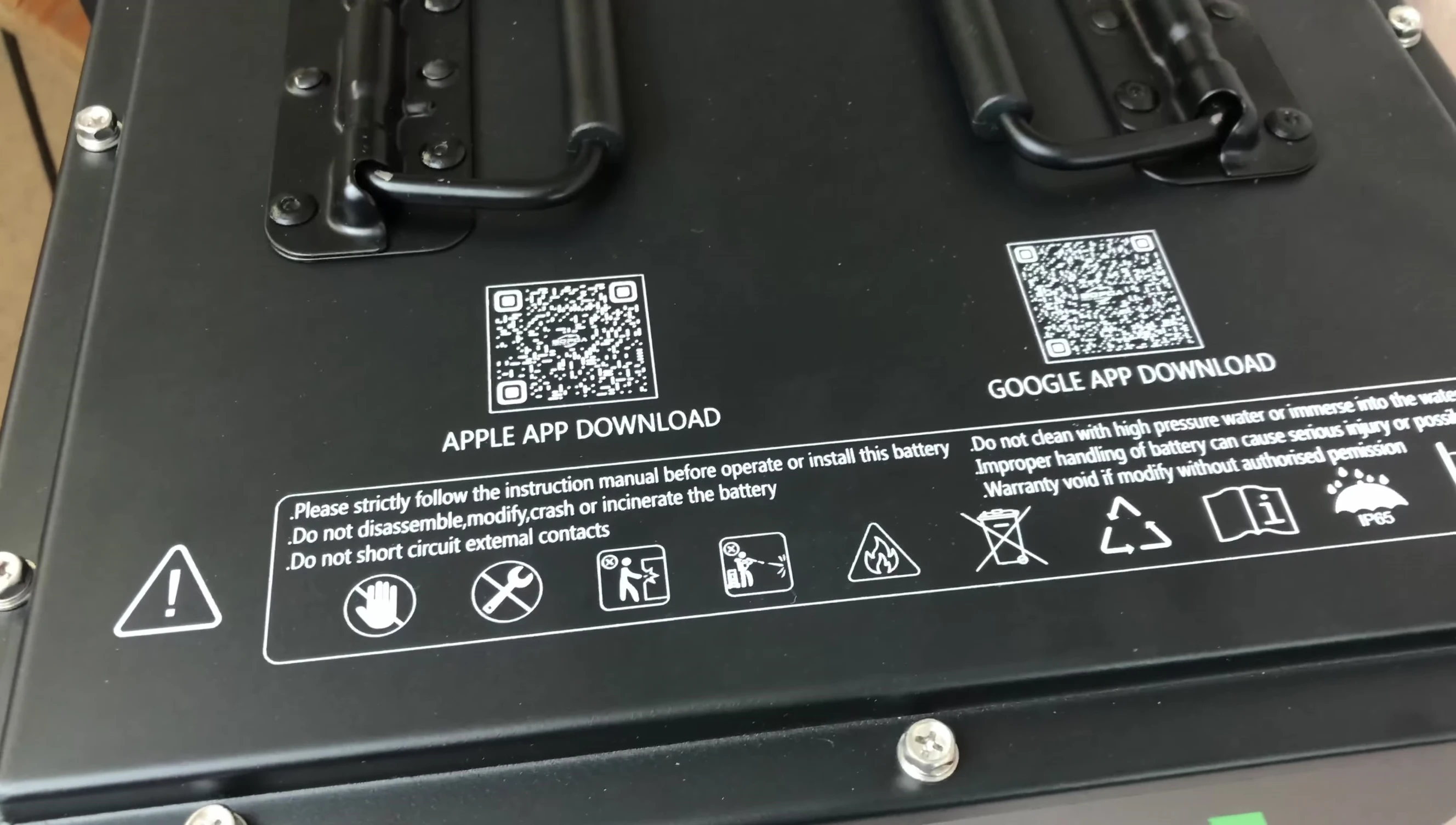 QR code for the app download.
