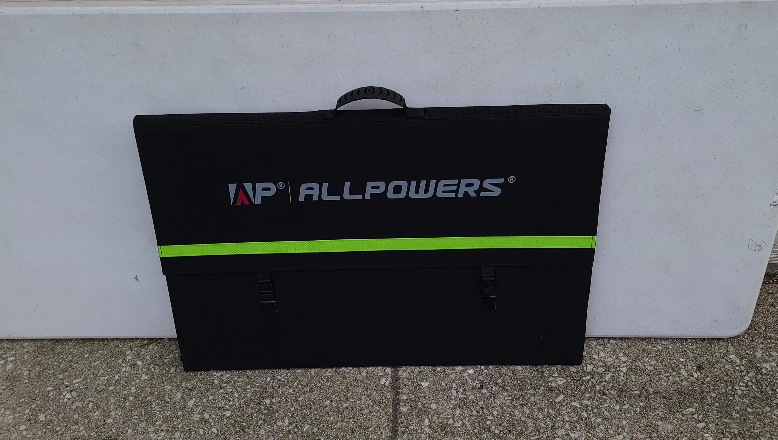 Rear view of the AllPowers SP039 600W solar panel.