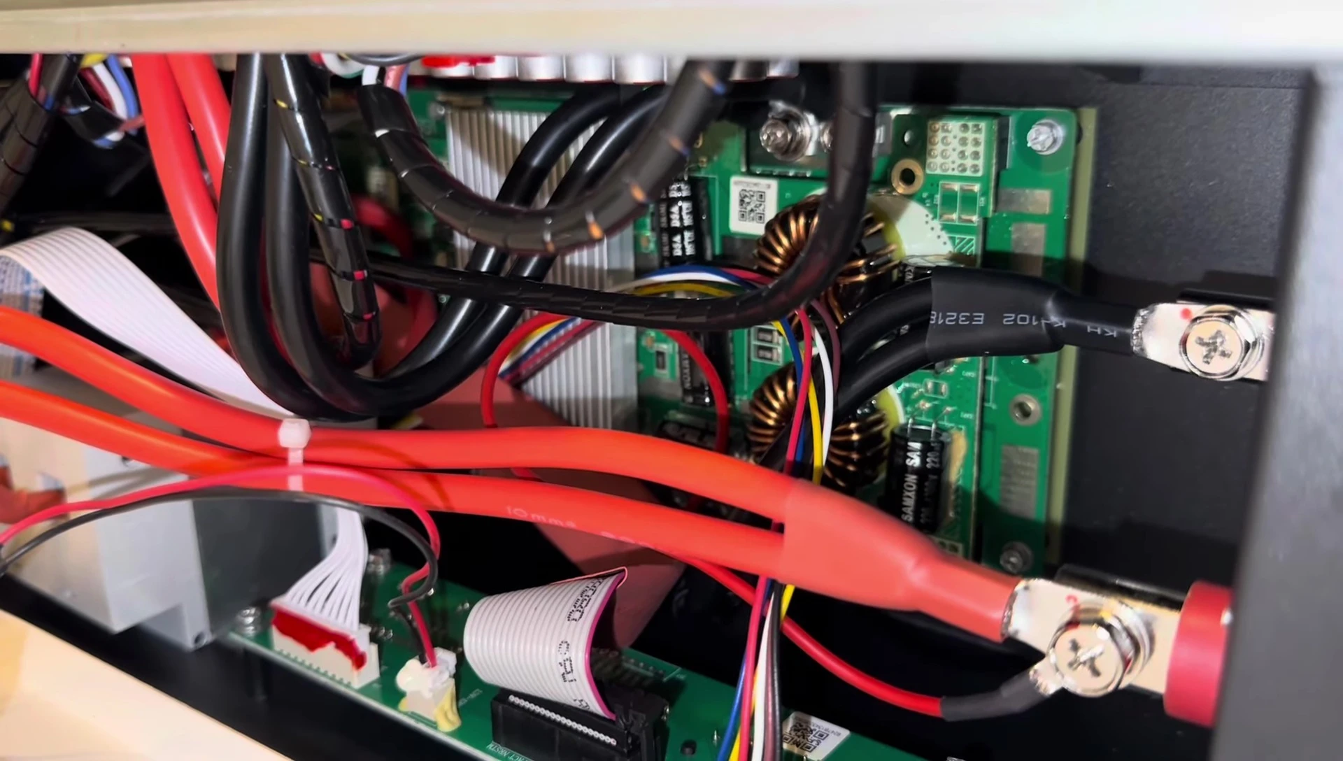 Close-up of the wiring and BMS board.